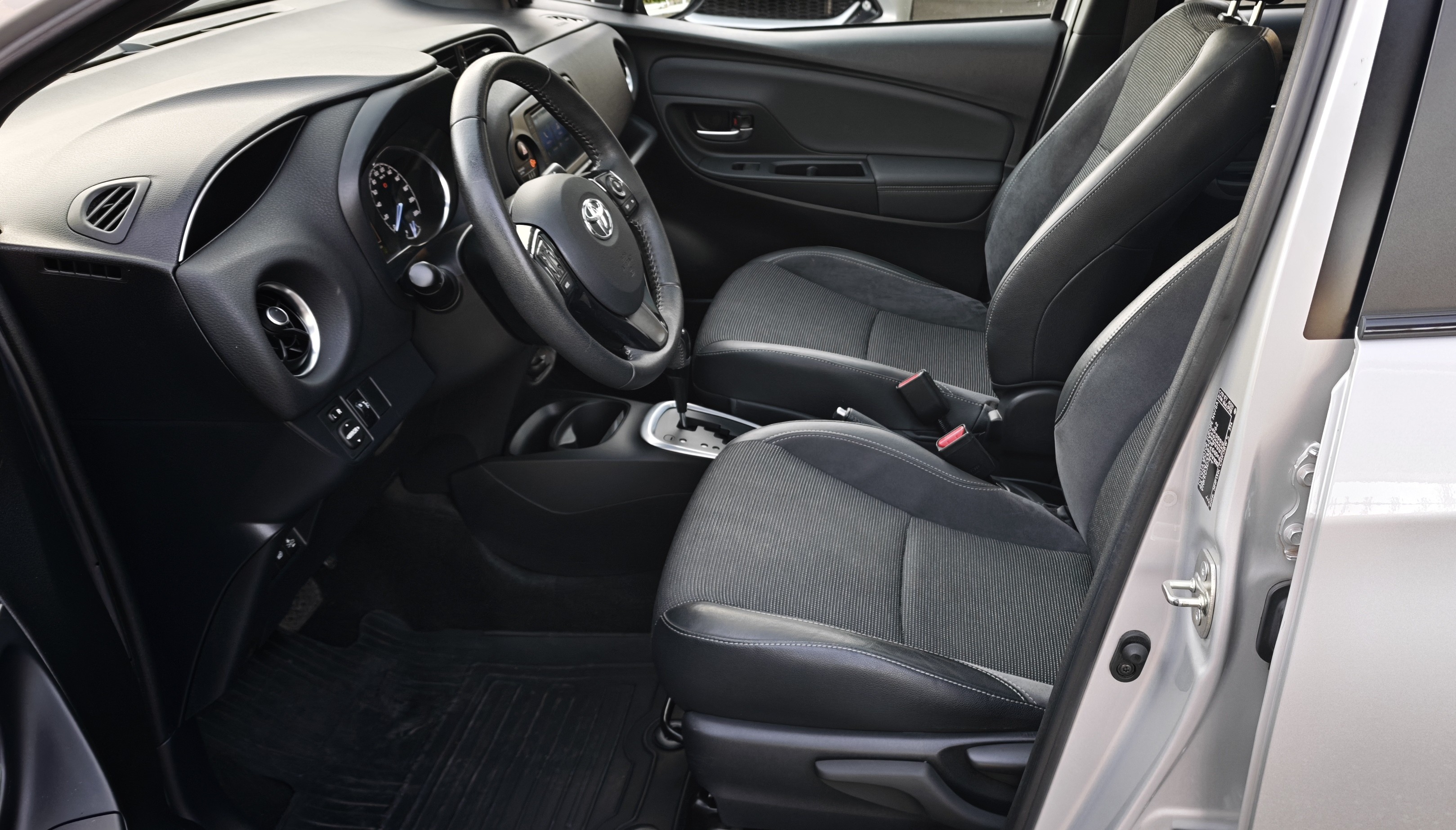TOYOTA YARIS Yaris 1.5 Hybrid GR SPORT