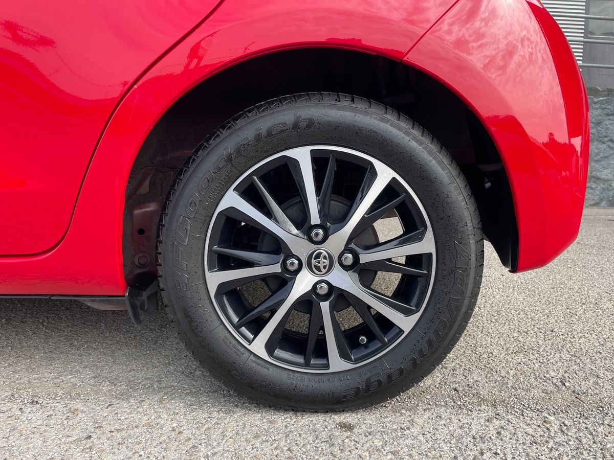 TOYOTA YARIS Yaris 1.0 5P Comfort + Pack Style