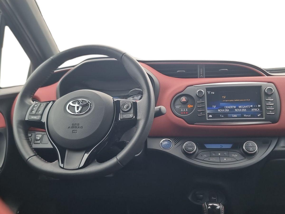 TOYOTA YARIS Yaris 1.5 Hybrid SQUARE Collection Red