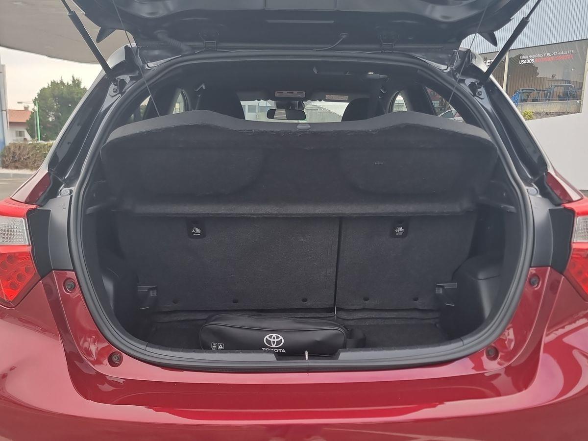 TOYOTA YARIS Yaris 1.5 Hybrid SQUARE Collection Red