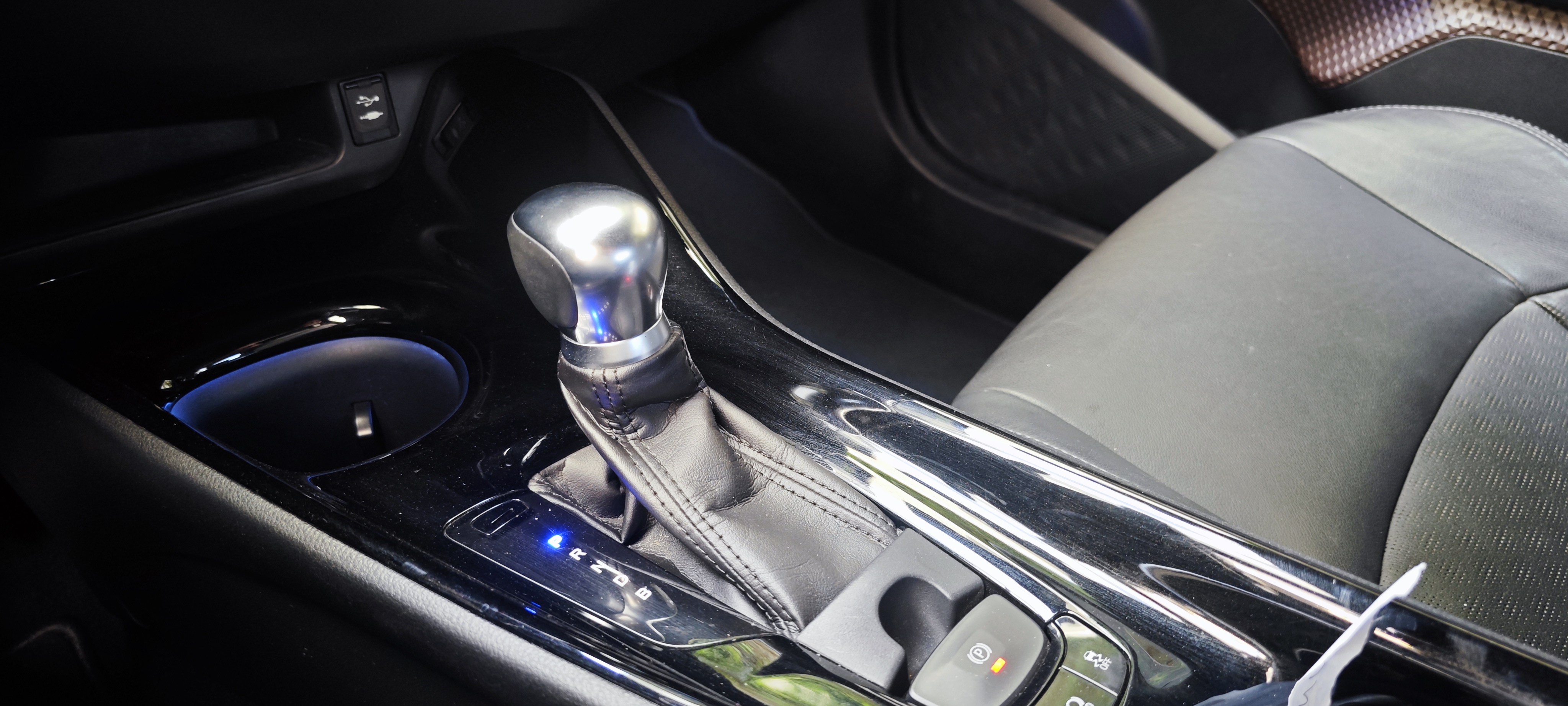 TOYOTA TOYOTA C-HR C-HR 1.8 Hybrid Exclusive + Pack Luxury