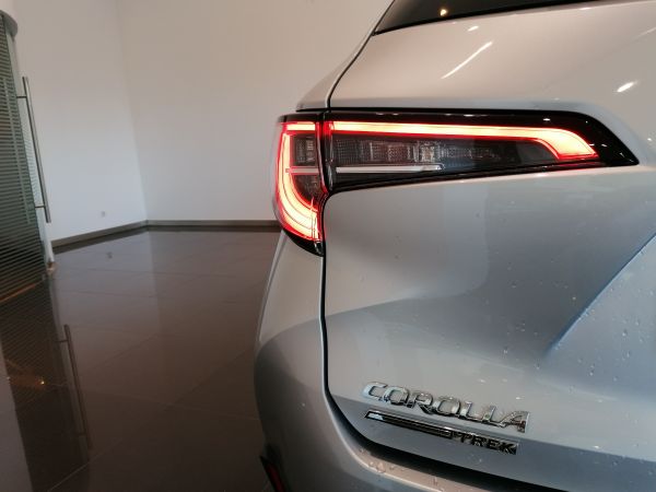 TOYOTA COROLLA 2.0 Hybrid TREK