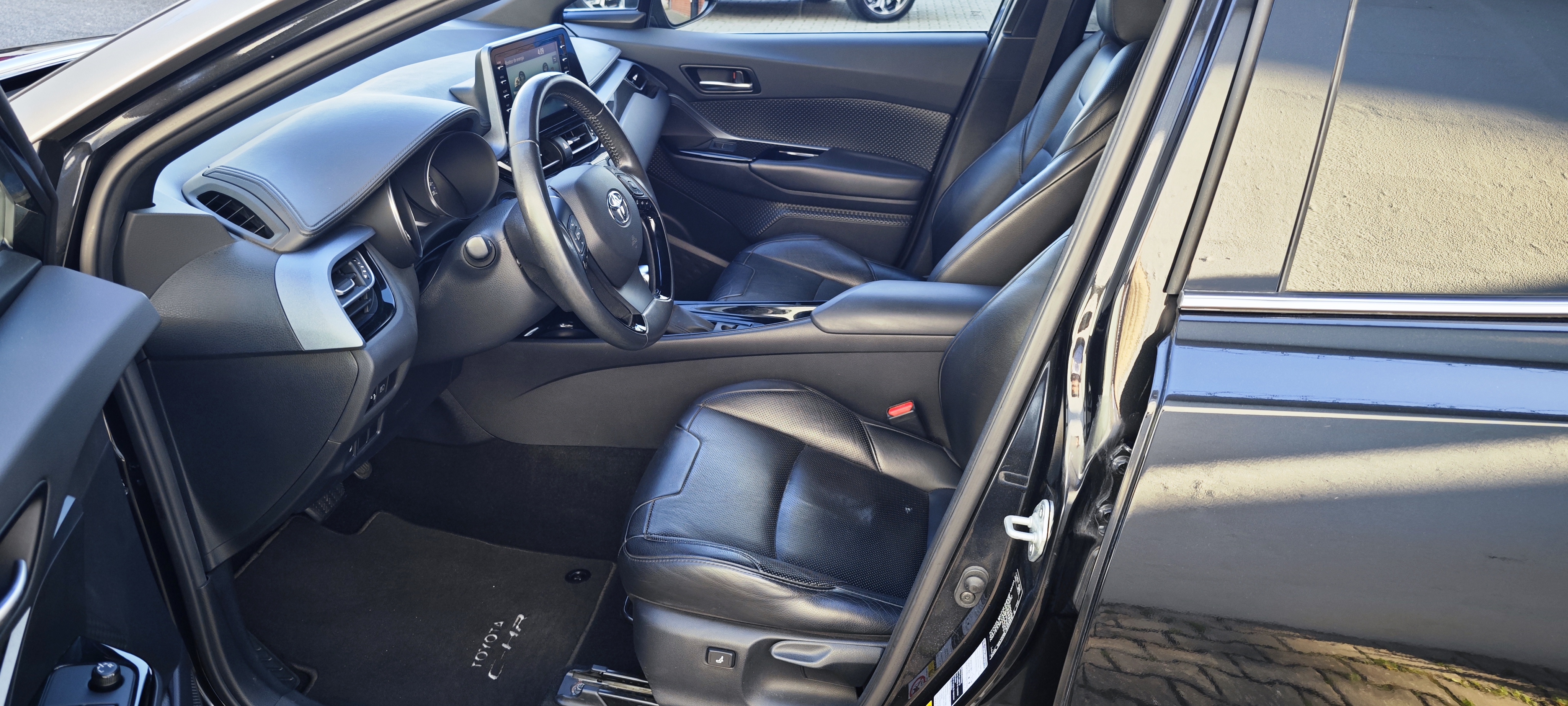TOYOTA TOYOTA C-HR C-HR 2.0 Hybrid Dynamic Force SQUARE Collection