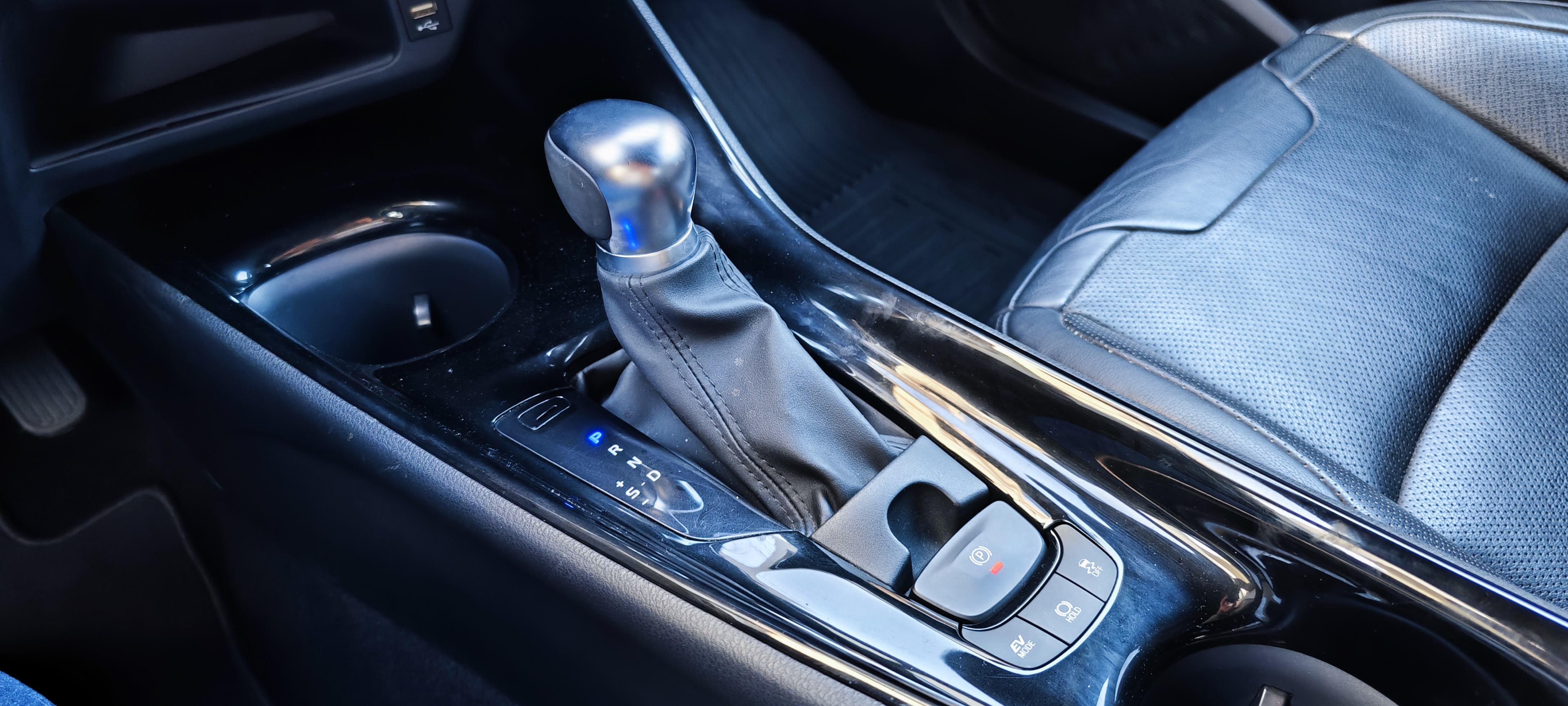 TOYOTA TOYOTA C-HR C-HR 2.0 Hybrid Dynamic Force SQUARE Collection