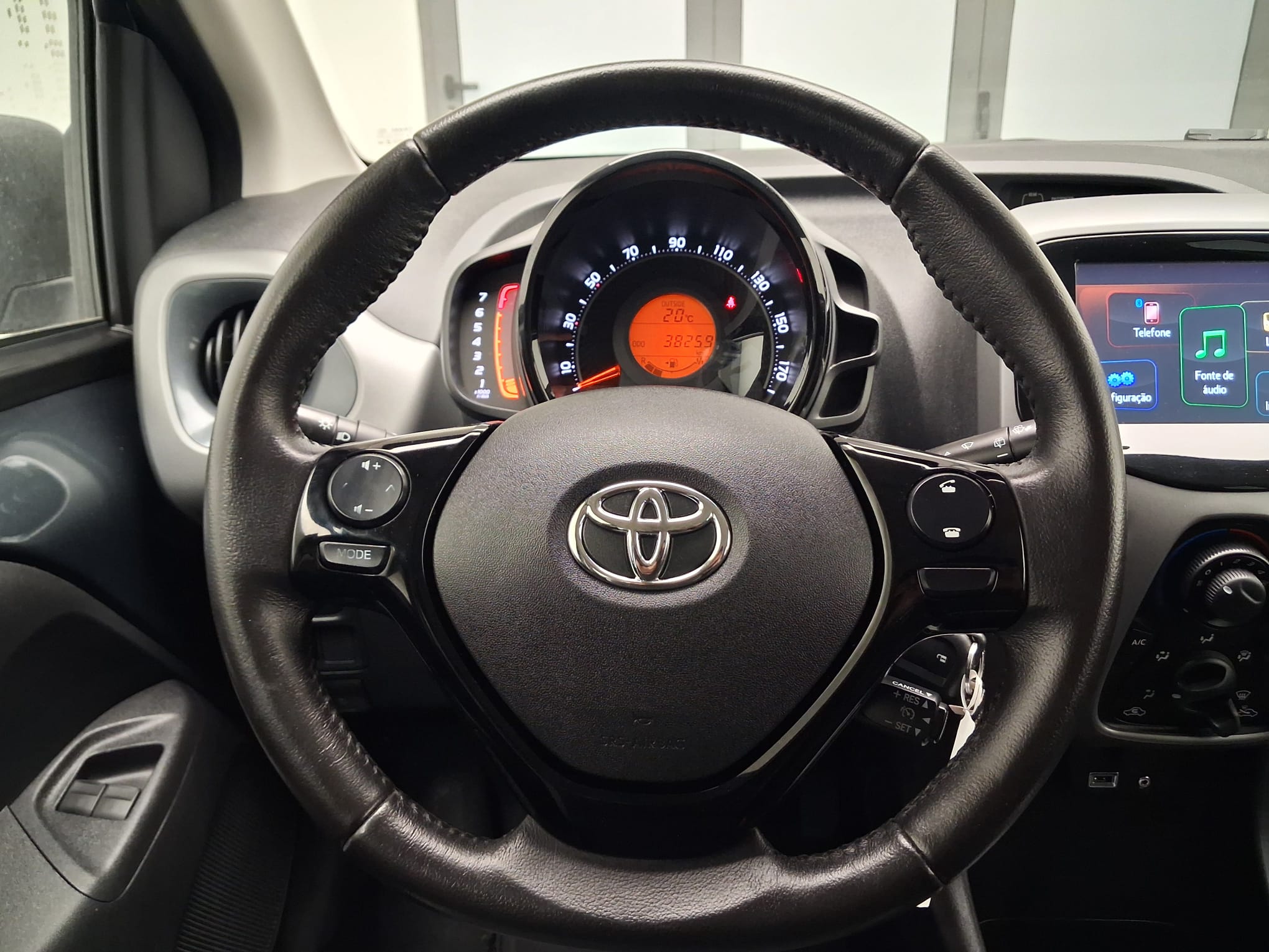 TOYOTA AYGO AYGO 5P 1.0 x-play + x-touch