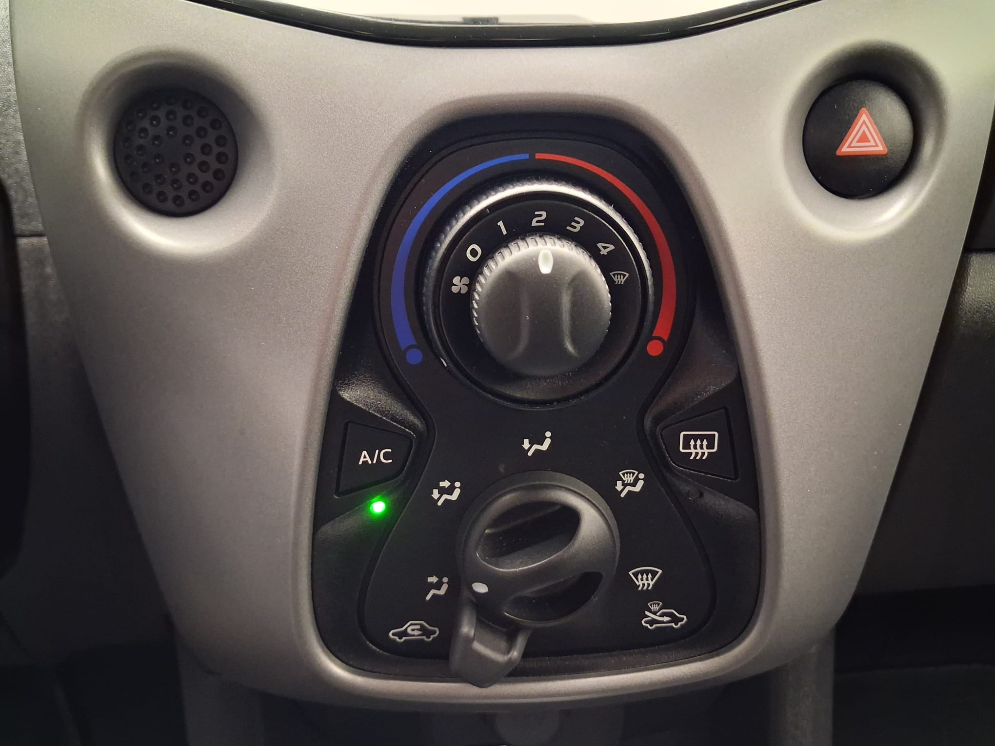 TOYOTA AYGO AYGO 5P 1.0 x-play + x-touch