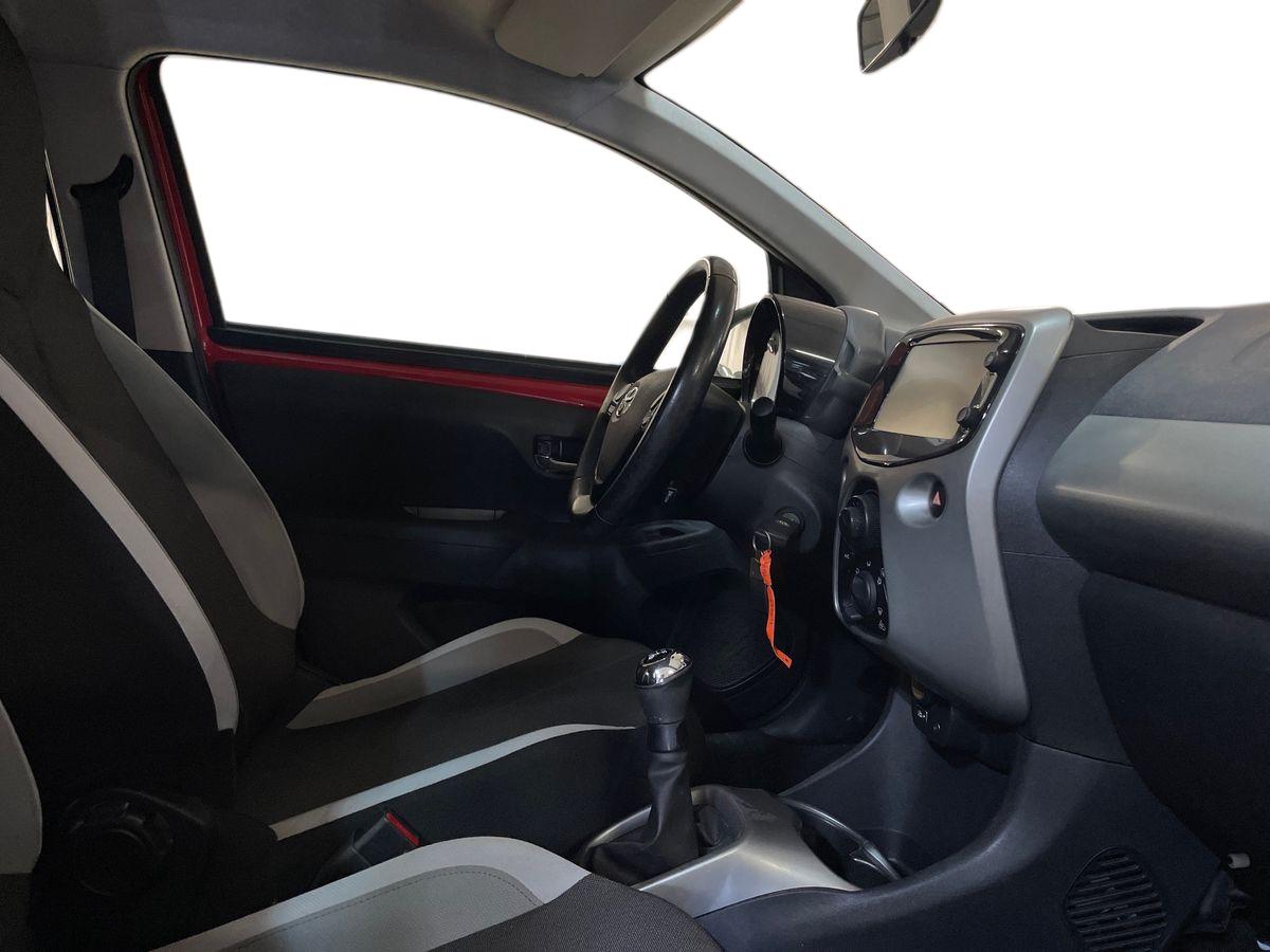 TOYOTA AYGO Aygo 5P x-play + AC + x-touch