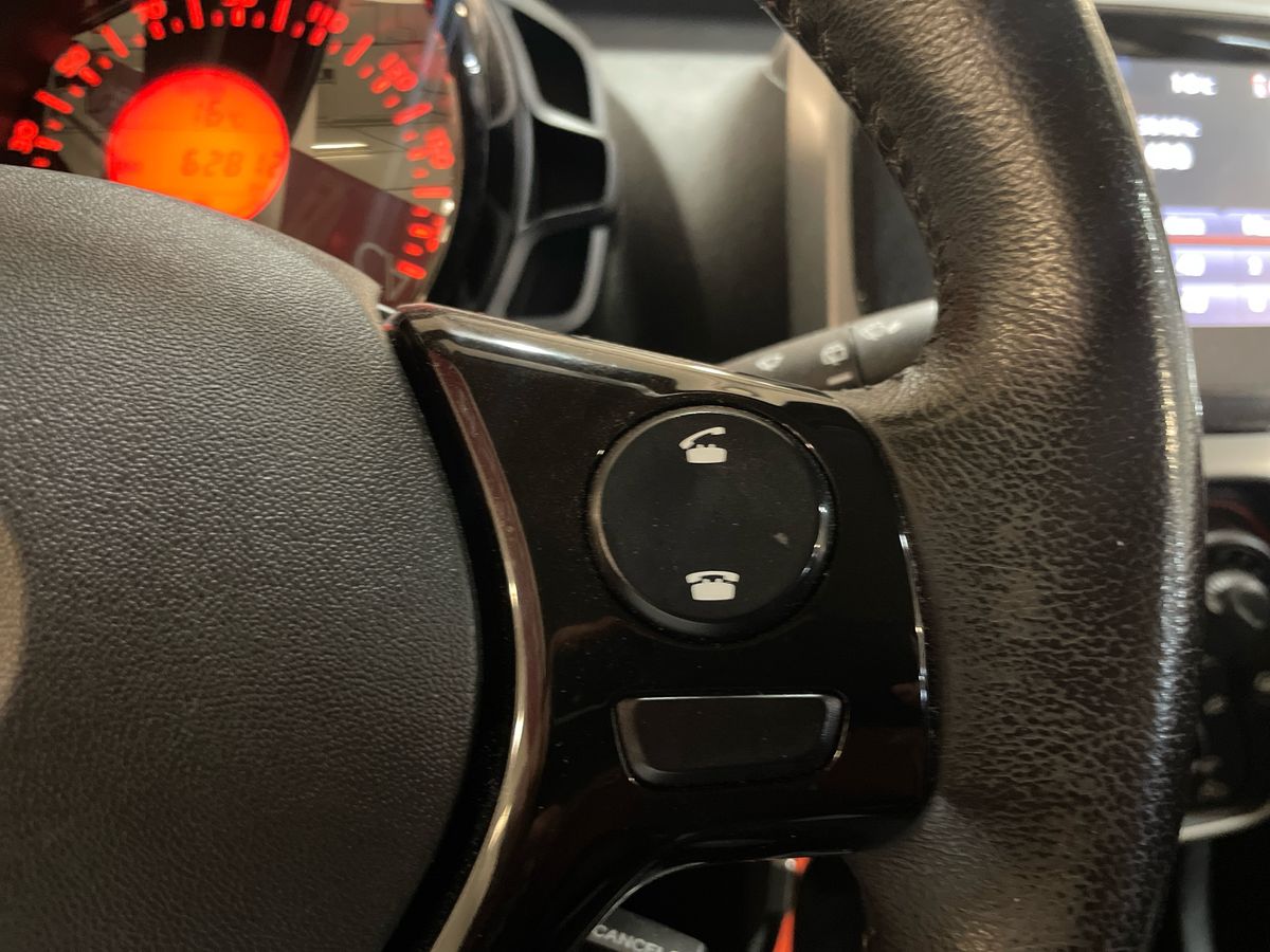 TOYOTA AYGO Aygo 5P x-play + AC + x-touch