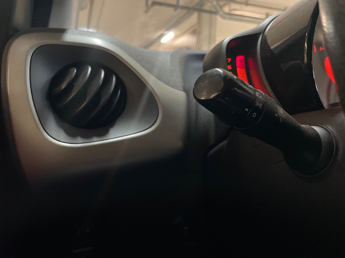 TOYOTA AYGO Aygo 5P x-play + AC + x-touch