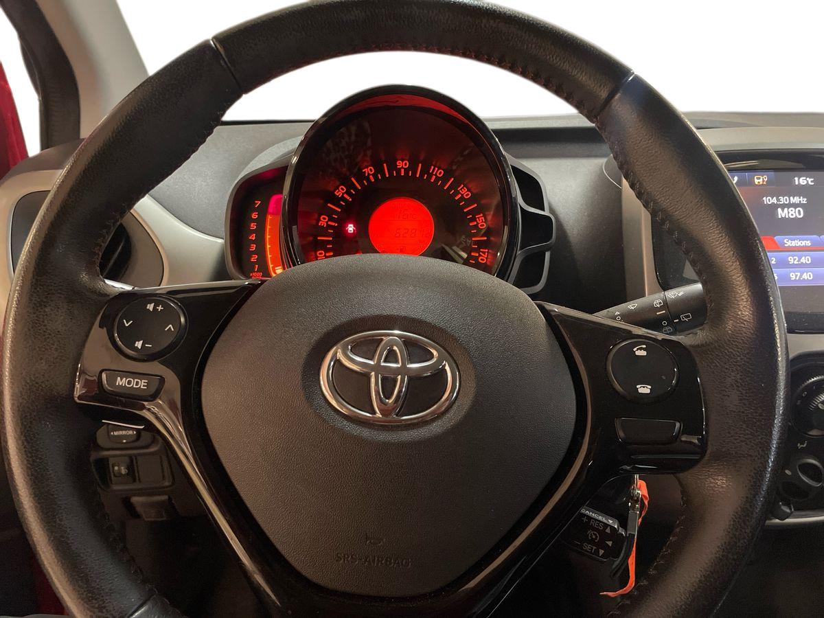 TOYOTA AYGO Aygo 5P x-play + AC + x-touch