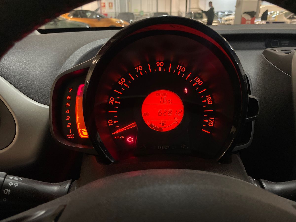 TOYOTA AYGO Aygo 5P x-play + AC + x-touch