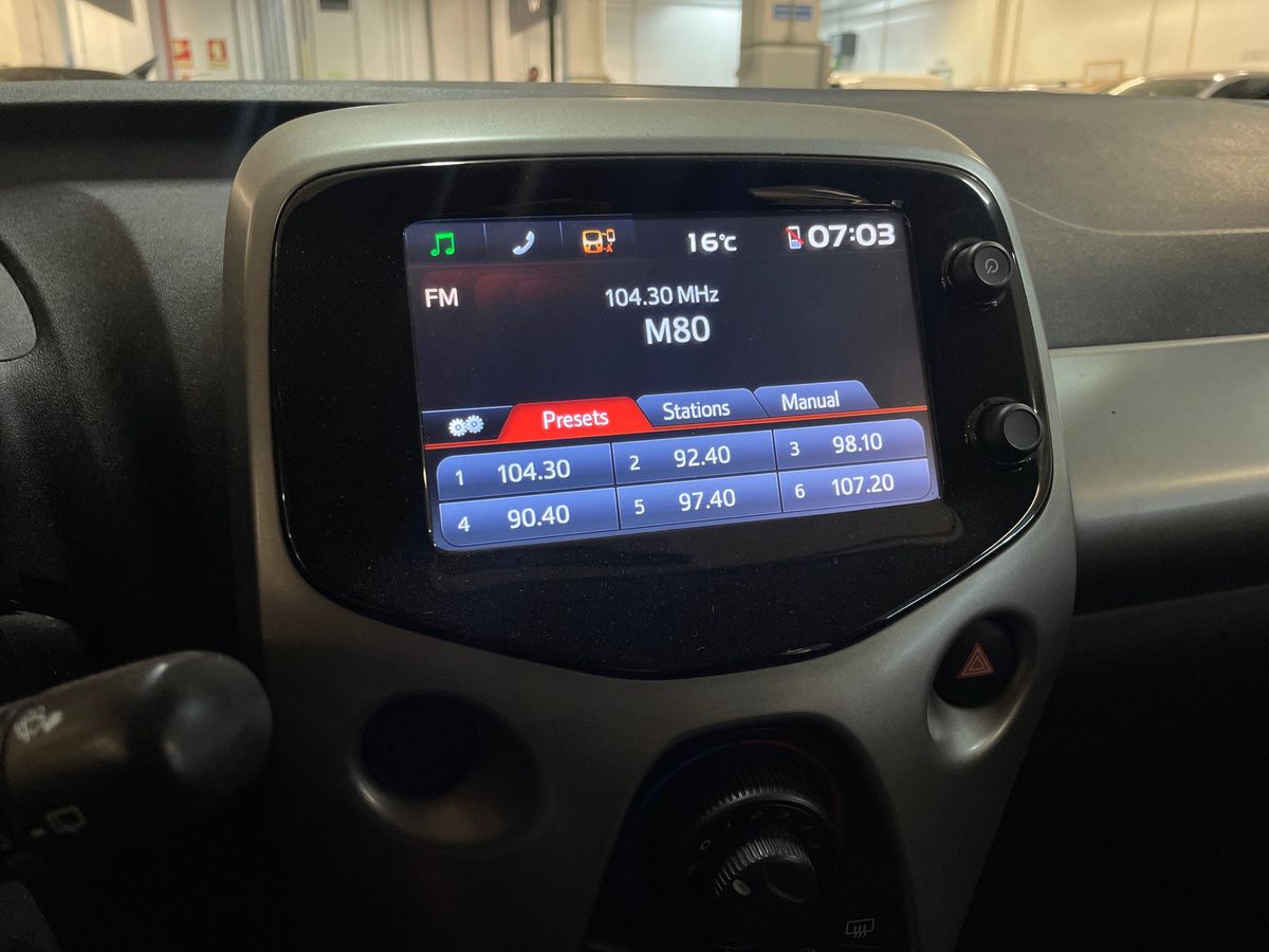 TOYOTA AYGO Aygo 5P x-play + AC + x-touch