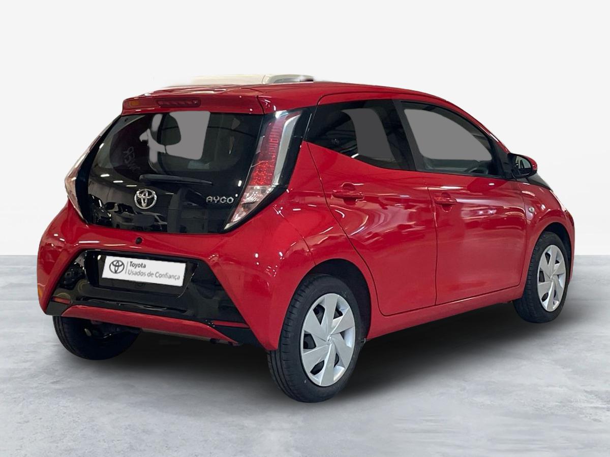 TOYOTA AYGO Aygo 5P x-play + AC + x-touch