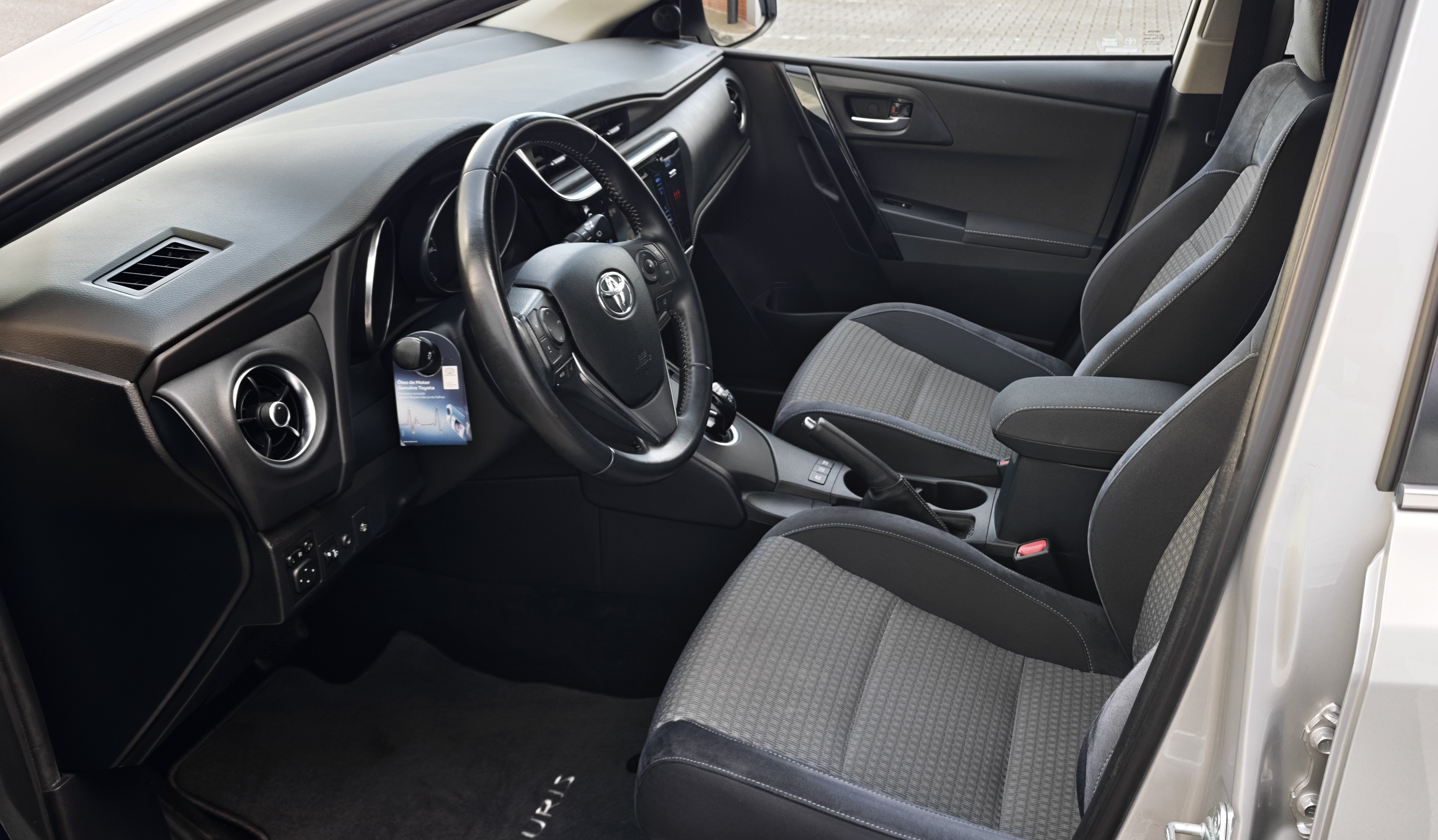 TOYOTA AURIS Auris HB 1.8 Hybrid Comfort + Techno + Pack Sport