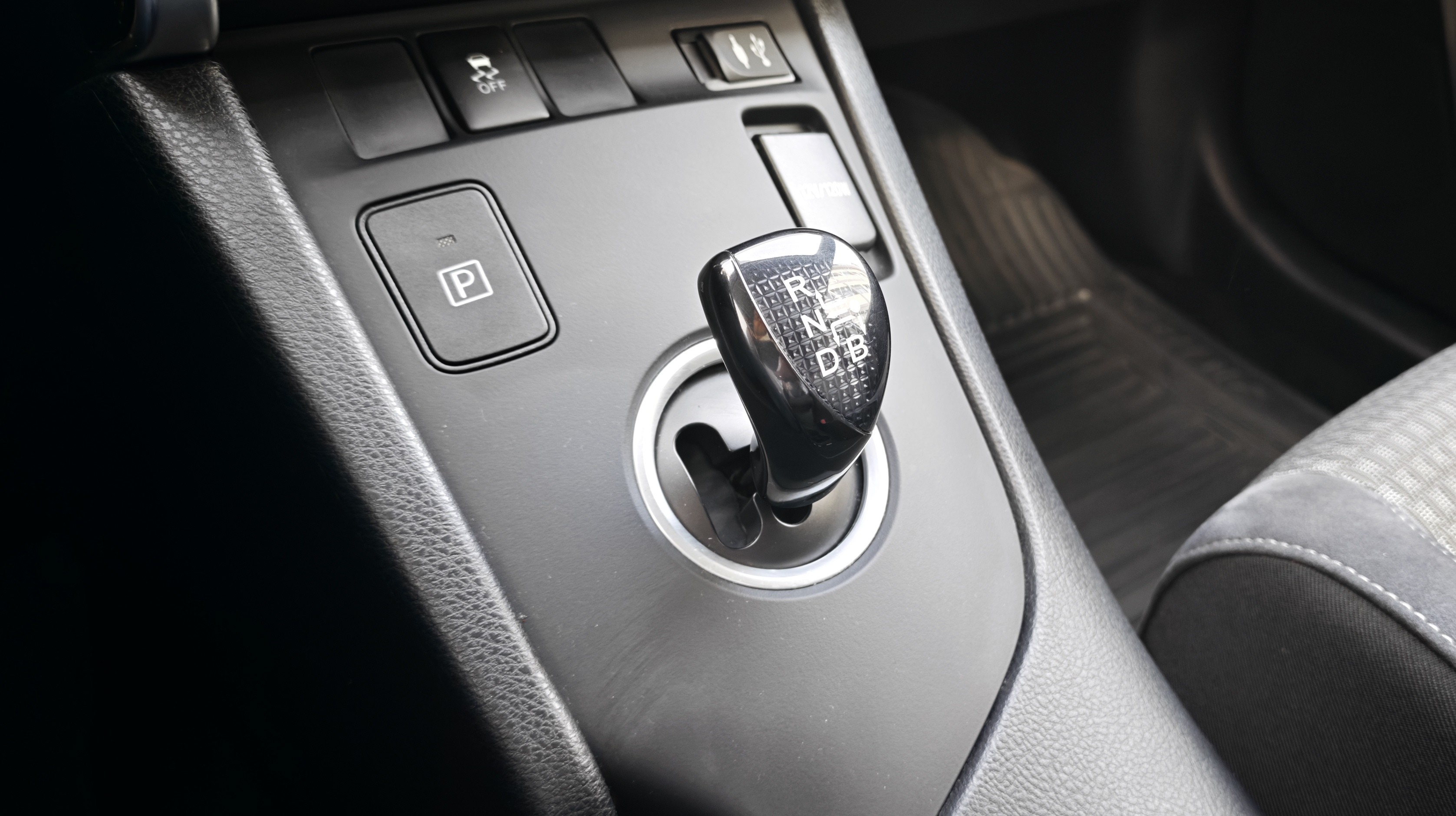 TOYOTA AURIS Auris HB 1.8 Hybrid Comfort + Techno + Pack Sport