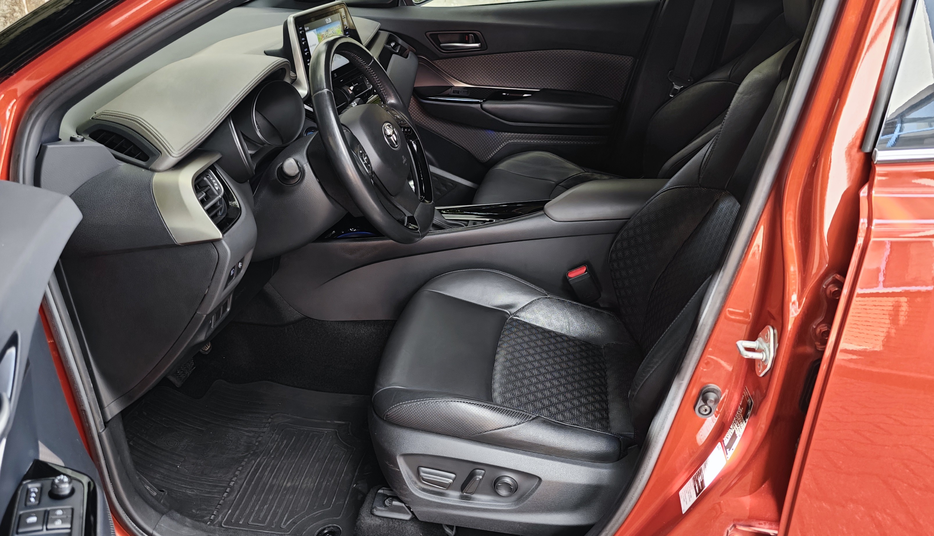 TOYOTA TOYOTA C-HR C-HR 2.0 Hybrid Dynamic Force Premier Edition