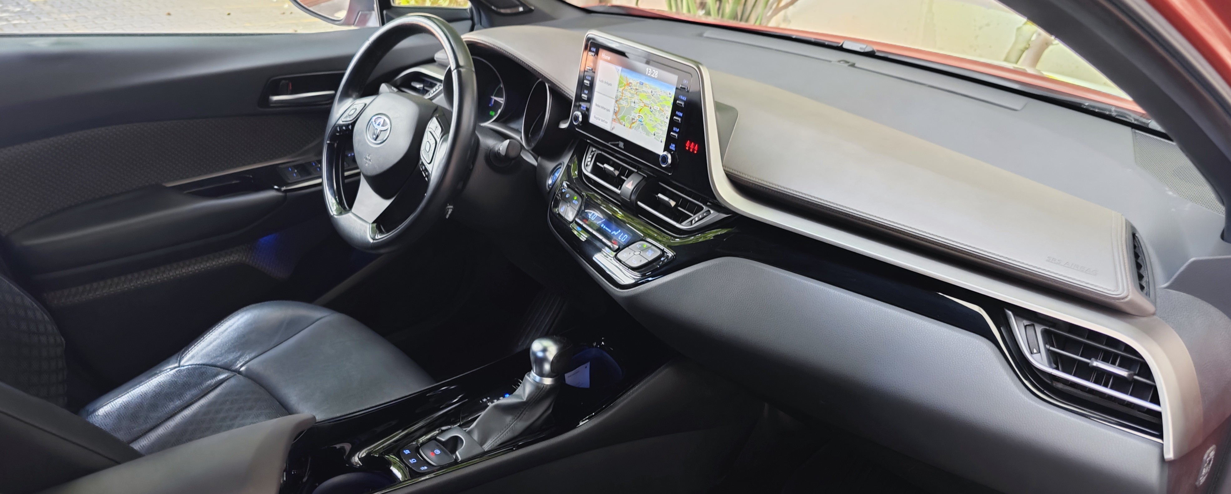 TOYOTA TOYOTA C-HR C-HR 2.0 Hybrid Dynamic Force Premier Edition
