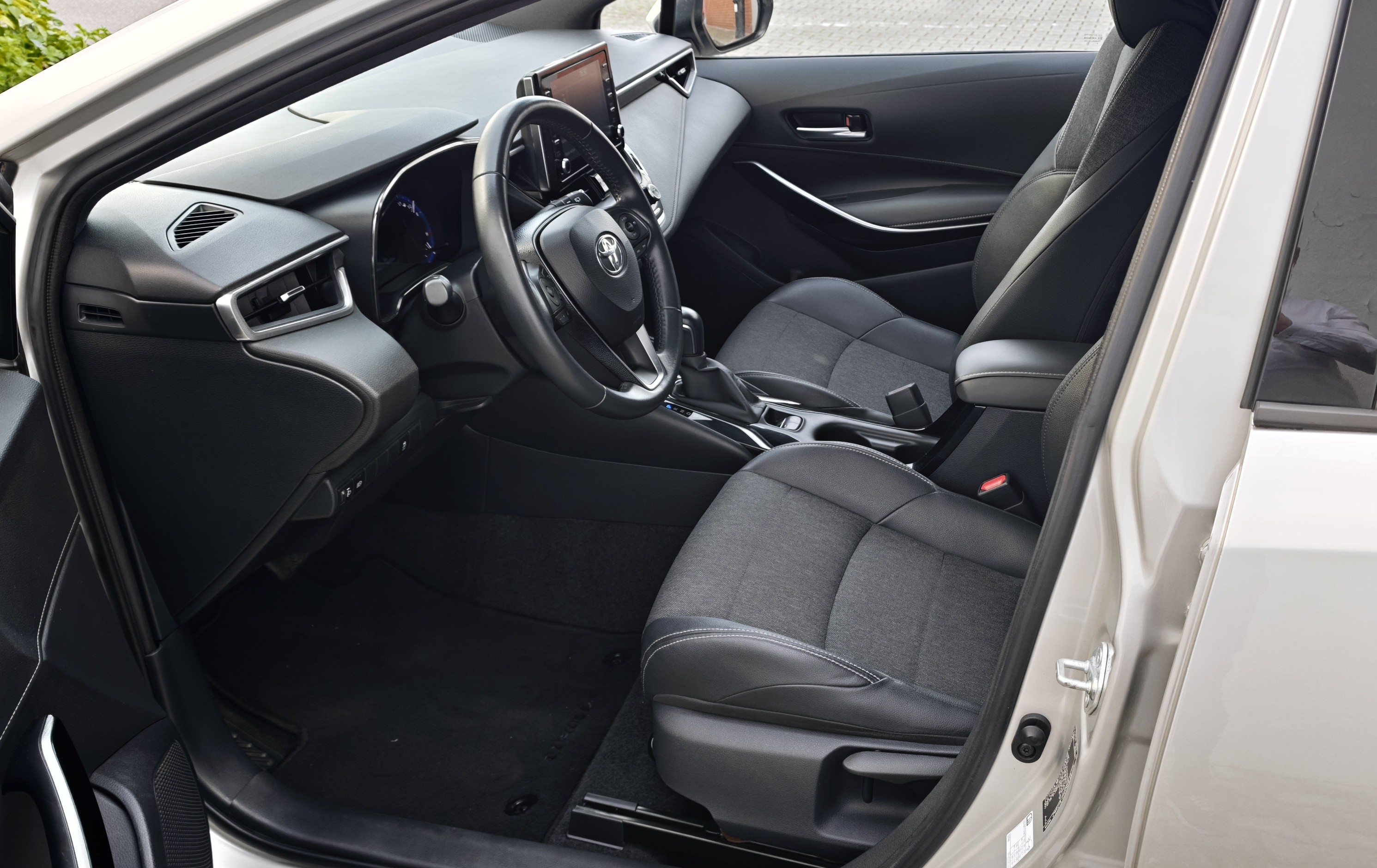 TOYOTA COROLLA HB Corolla HB 1.8 Hybrid Comfort + Pack Sport