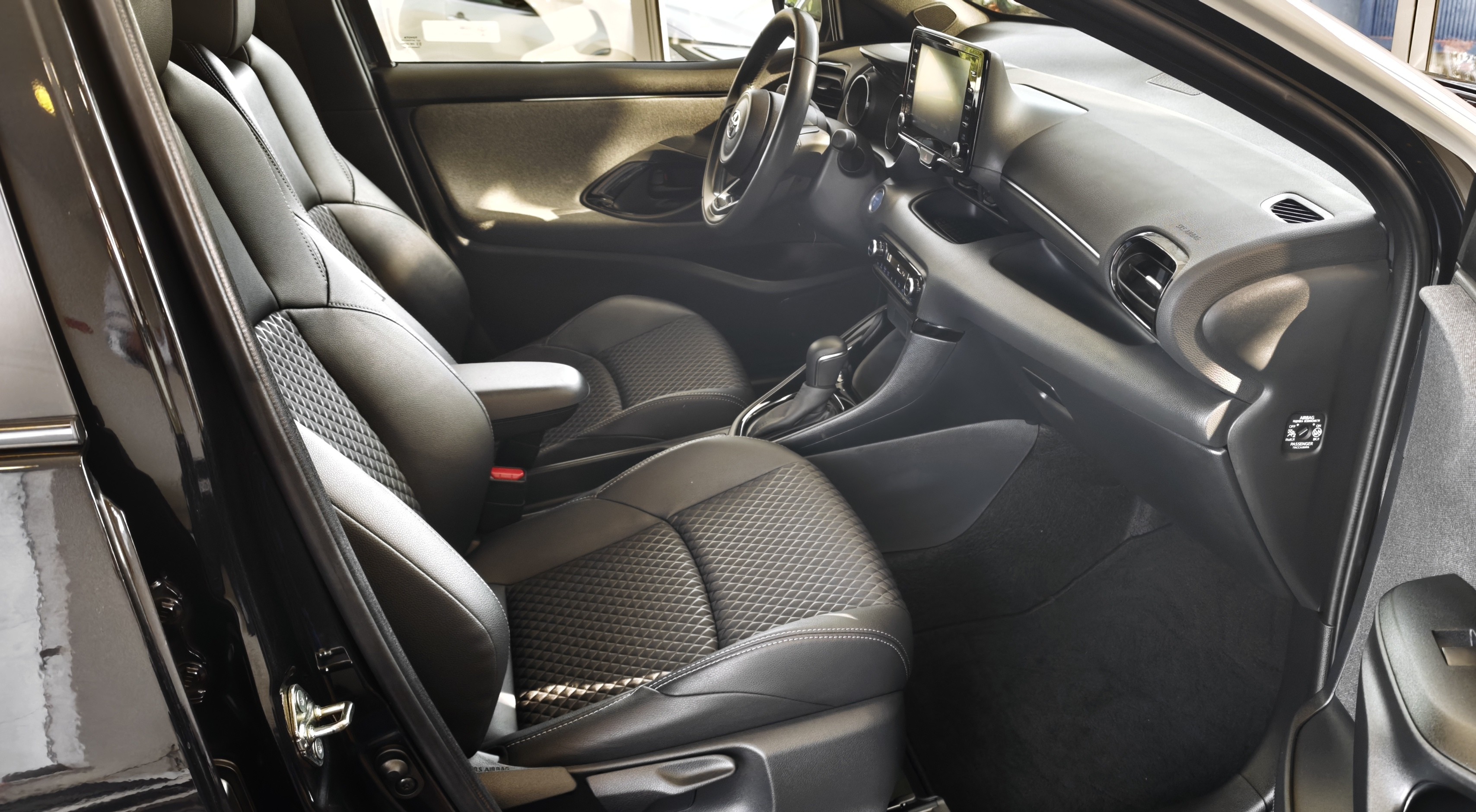 TOYOTA YARIS NG Yaris 1.5 Hybrid Dynamic Force SQUARE Collection