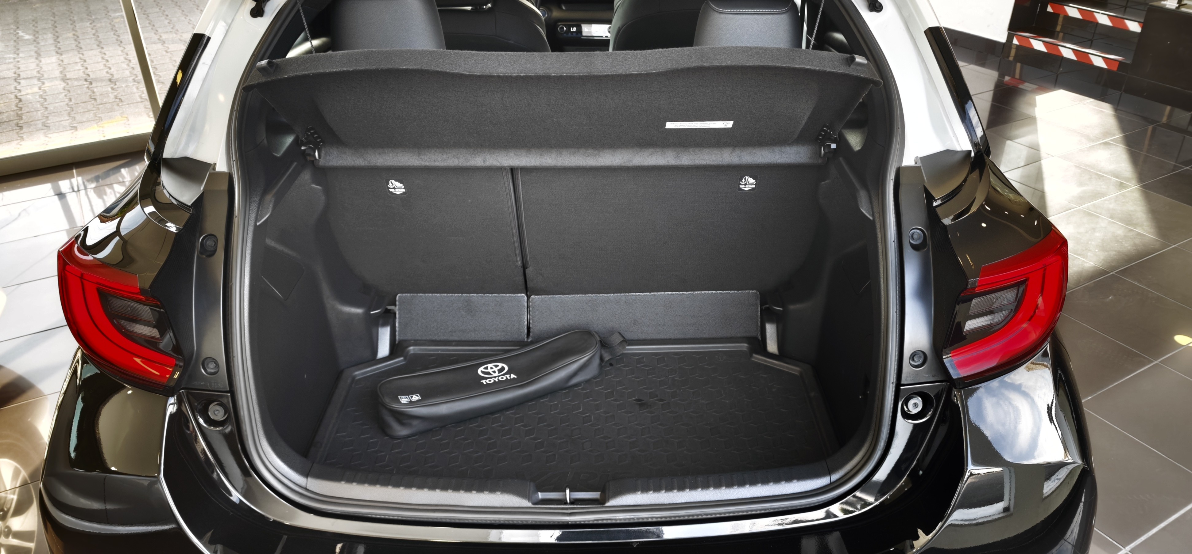 TOYOTA YARIS NG Yaris 1.5 Hybrid Dynamic Force SQUARE Collection
