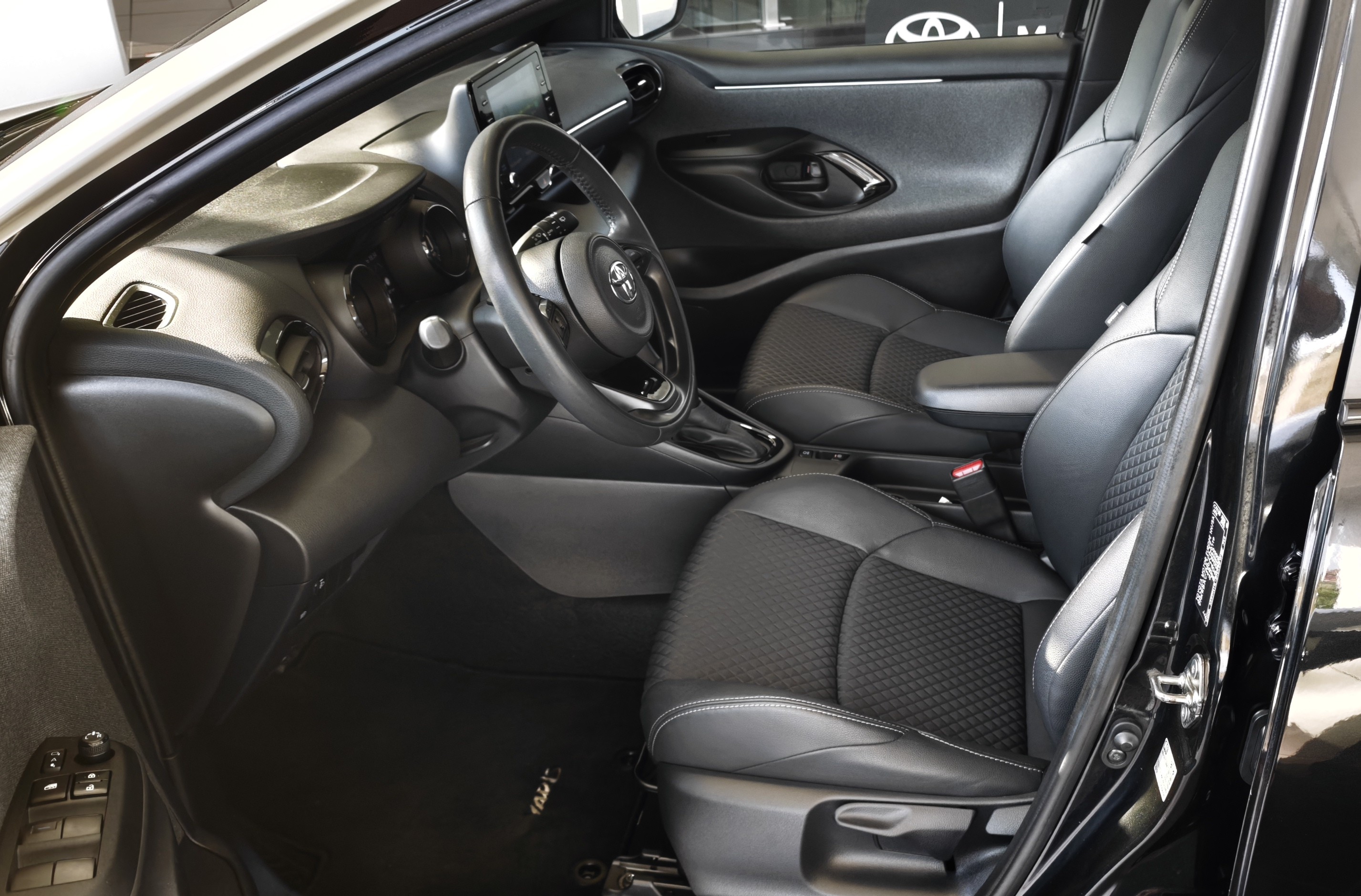 TOYOTA YARIS NG Yaris 1.5 Hybrid Dynamic Force SQUARE Collection
