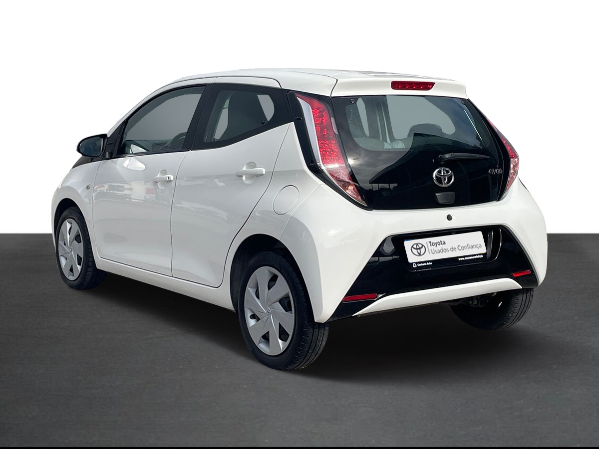 TOYOTA AYGO AYGO 3P 1.0 x-play + AC + x-touch