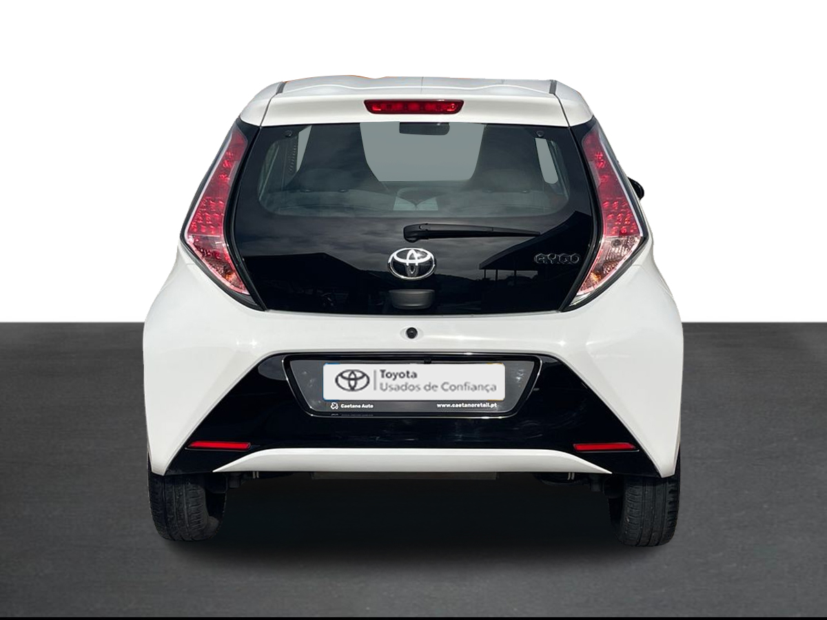 TOYOTA AYGO AYGO 3P 1.0 x-play + AC + x-touch