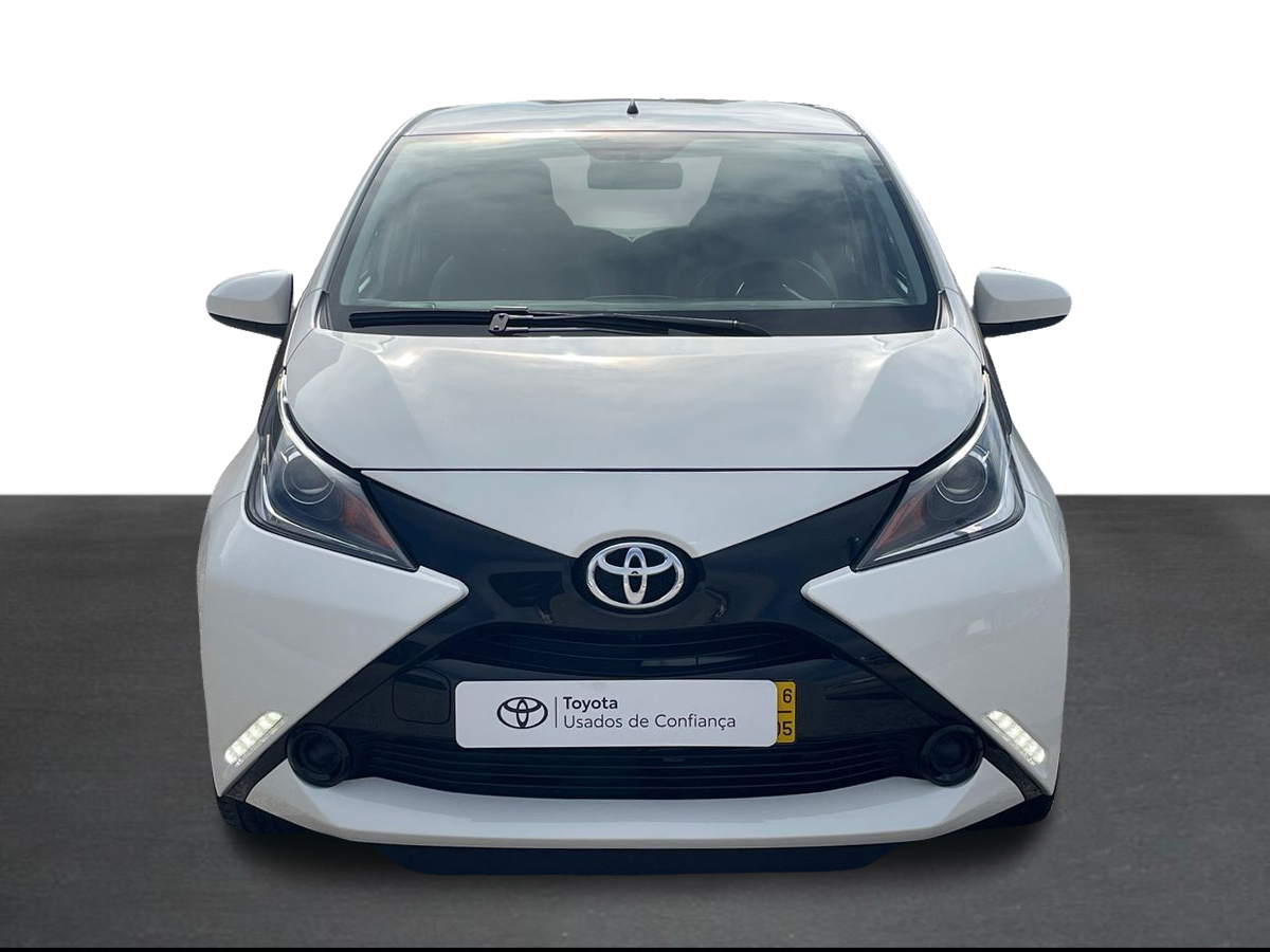 TOYOTA AYGO AYGO 3P 1.0 x-play + AC + x-touch