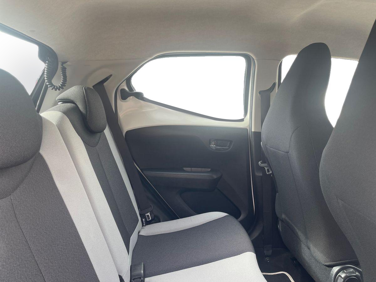 TOYOTA AYGO AYGO 3P 1.0 x-play + AC + x-touch
