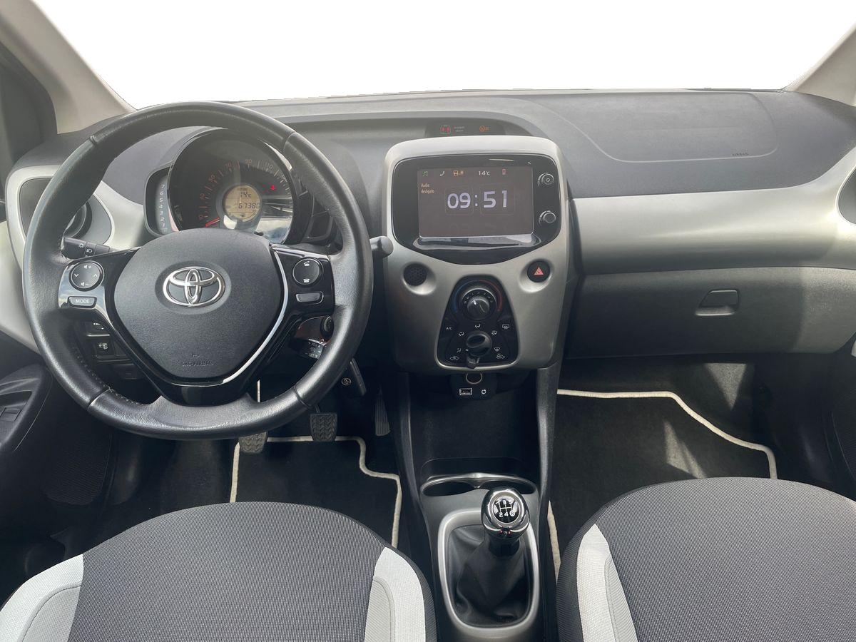 TOYOTA AYGO AYGO 3P 1.0 x-play + AC + x-touch