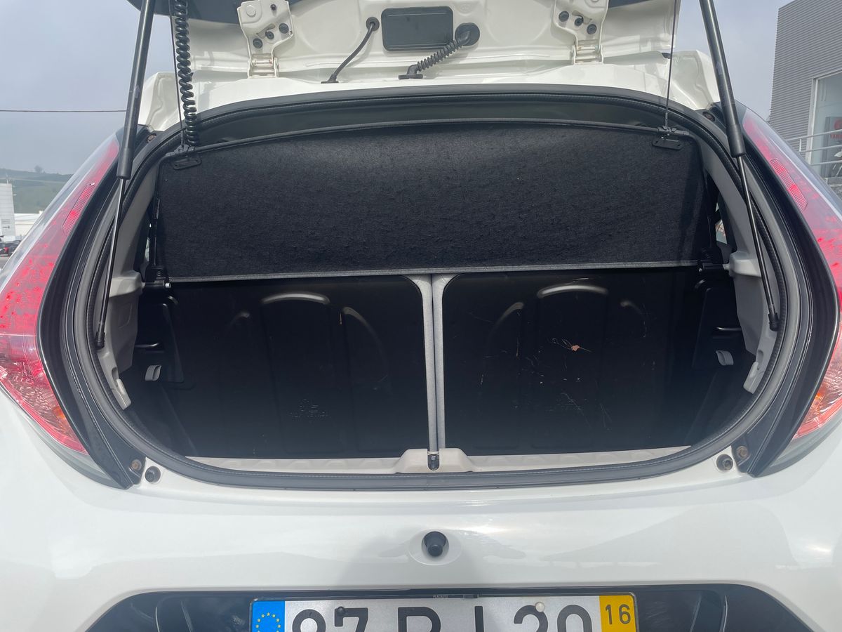 TOYOTA AYGO AYGO 3P 1.0 x-play + AC + x-touch