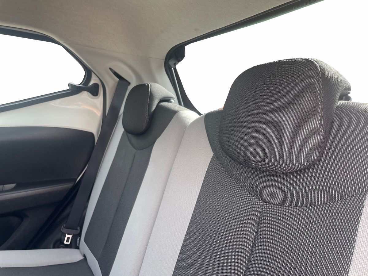 TOYOTA AYGO AYGO 3P 1.0 x-play + AC + x-touch