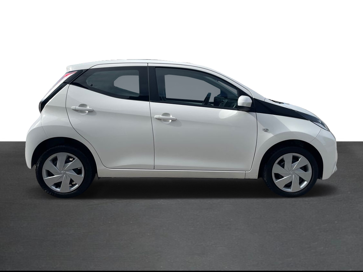 TOYOTA AYGO AYGO 3P 1.0 x-play + AC + x-touch