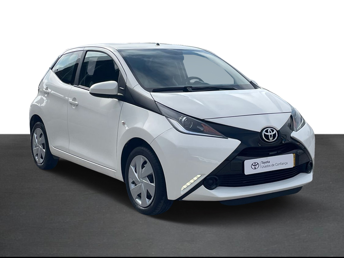 TOYOTA AYGO AYGO 3P 1.0 x-play + AC + x-touch