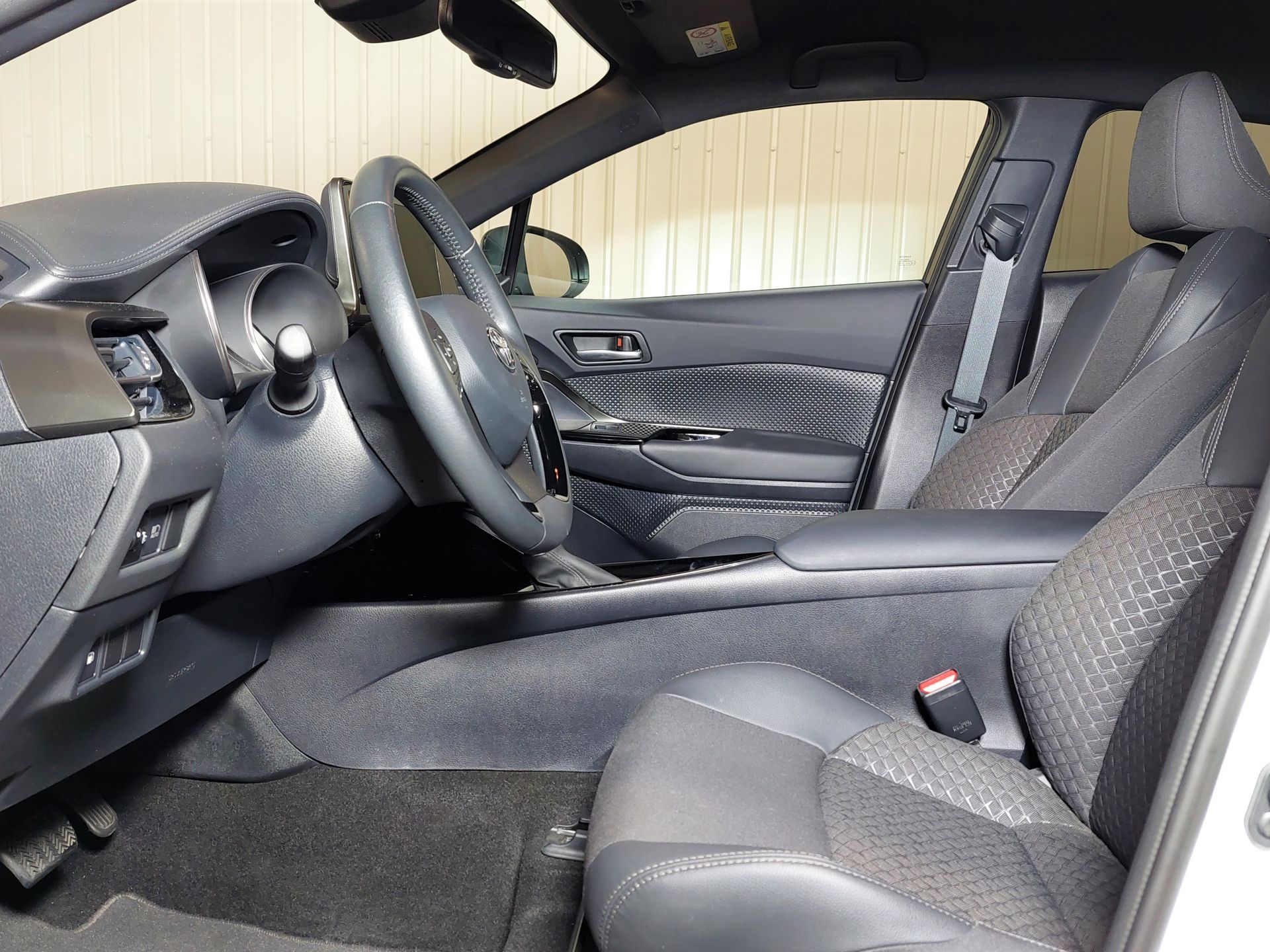 TOYOTA TOYOTA C-HR Toyota C-HR 1.8 Hybrid SQUARE Collection