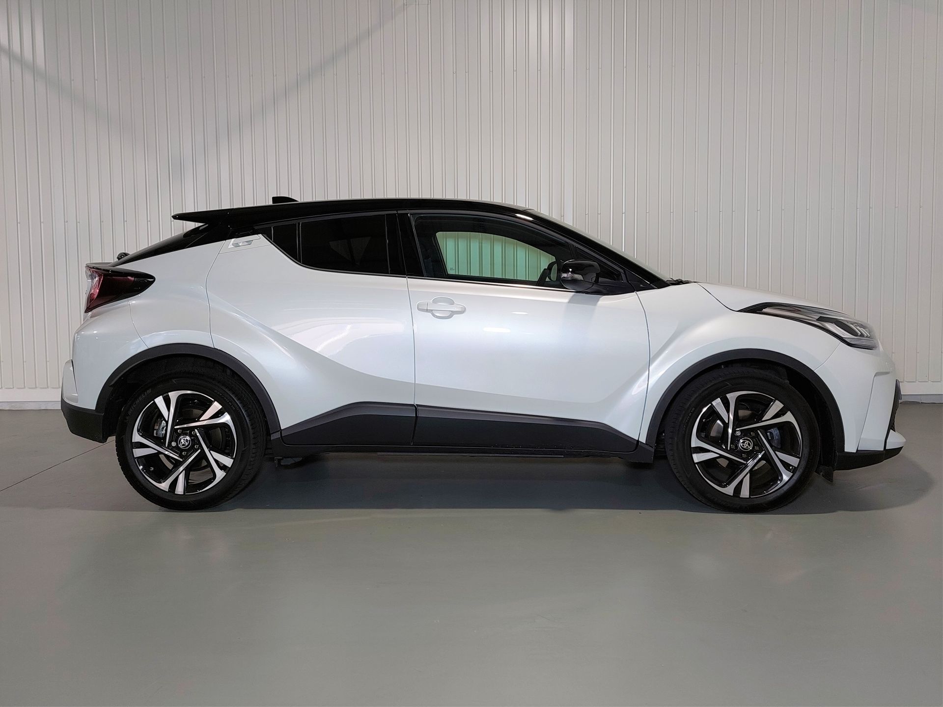 TOYOTA TOYOTA C-HR Toyota C-HR 1.8 Hybrid SQUARE Collection