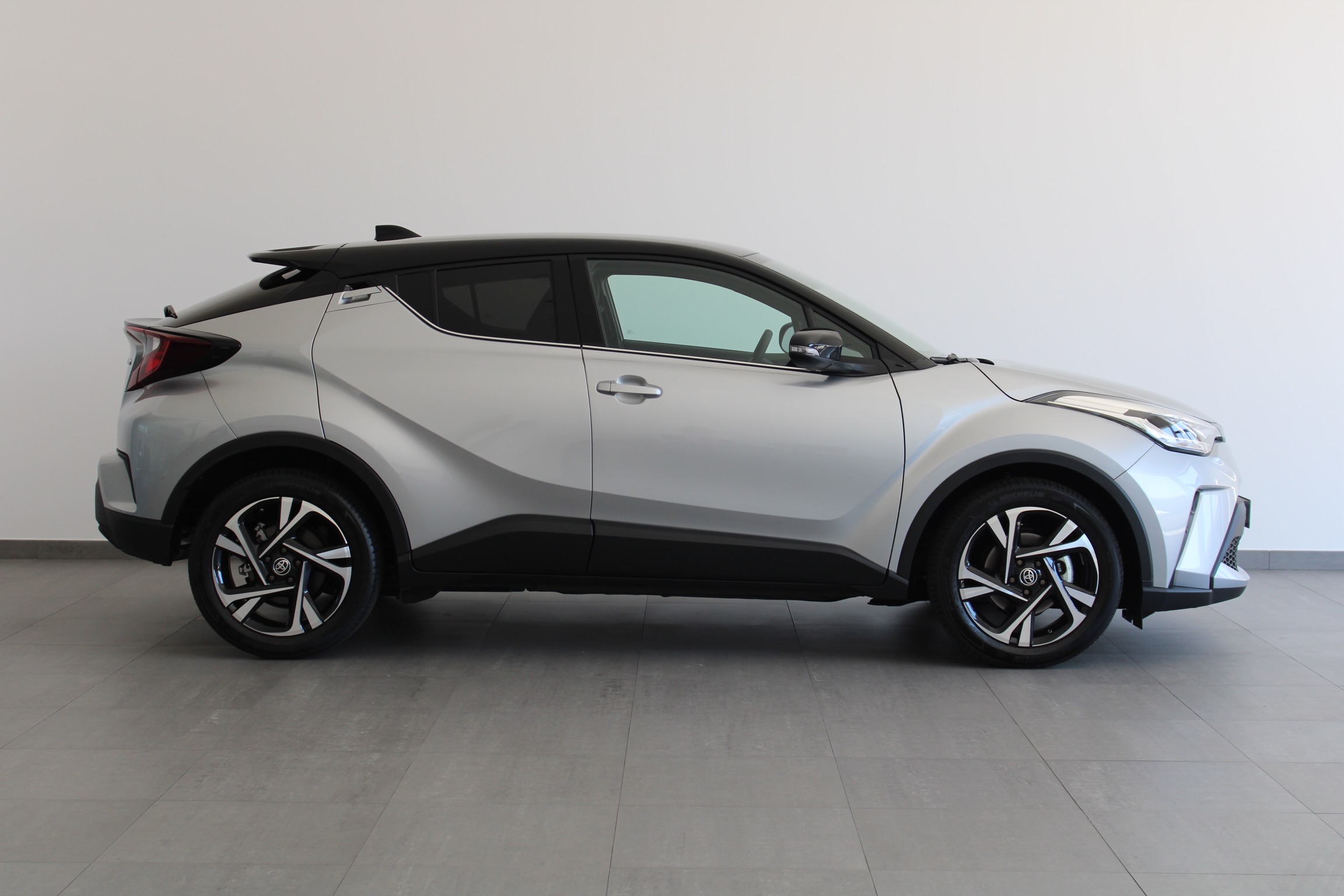 TOYOTA TOYOTA C-HR Toyota C-HR 1.8 Hybrid SQUARE Collection