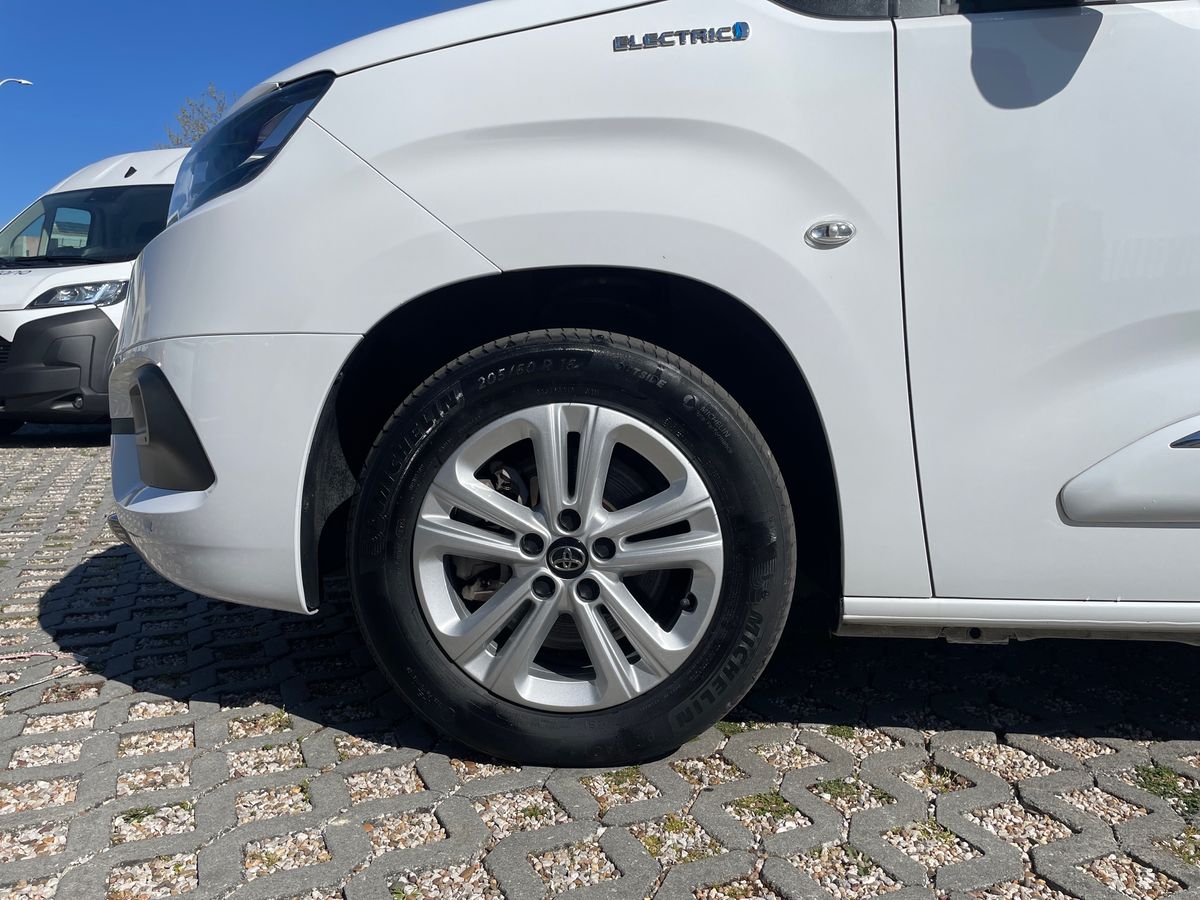 TOYOTA PROACE CITY VERSO BEV Proace City Verso BEV L1 50kWh Exclusive