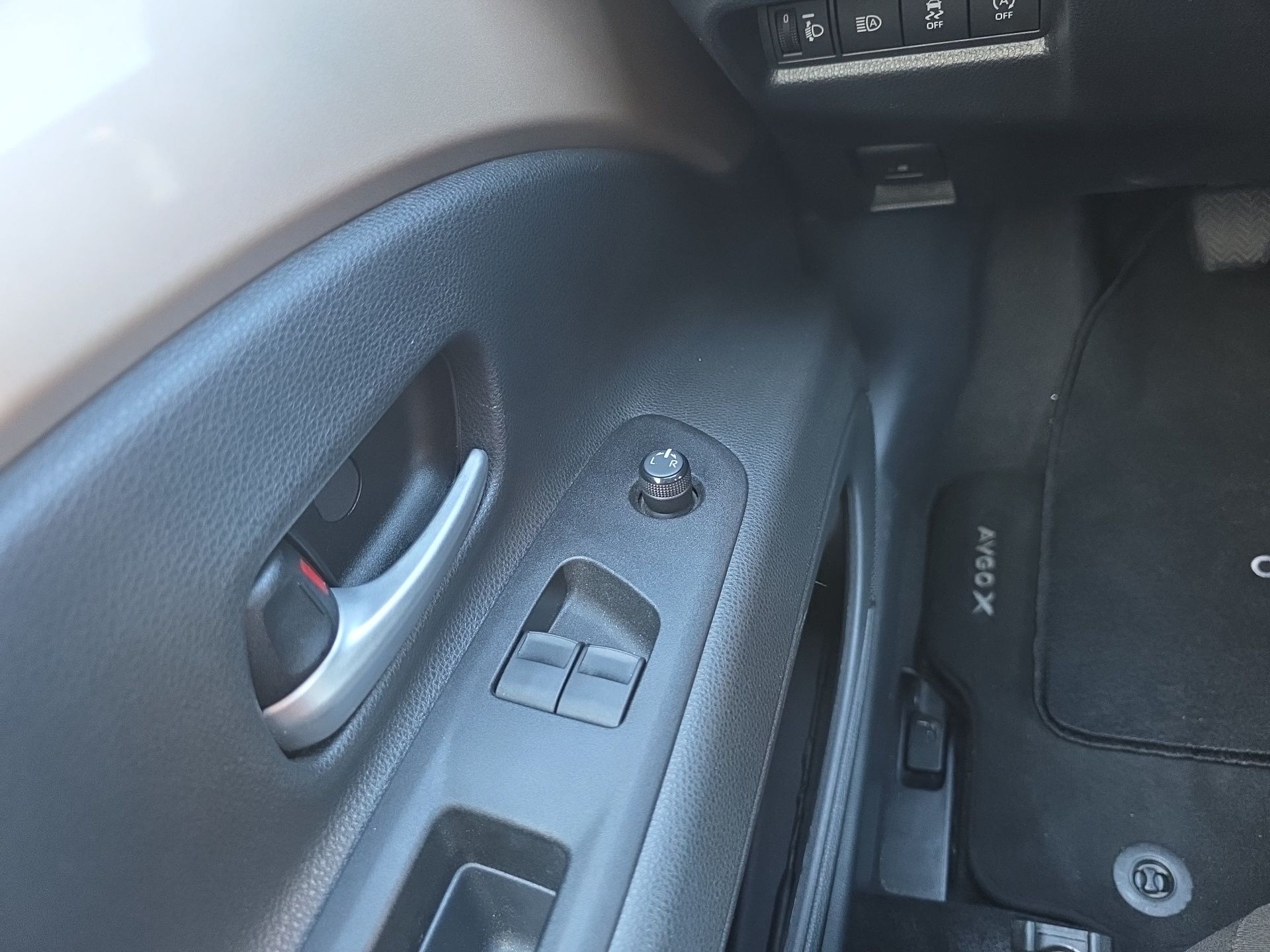 TOYOTA AYGO X Aygo X envy 1.0G MT