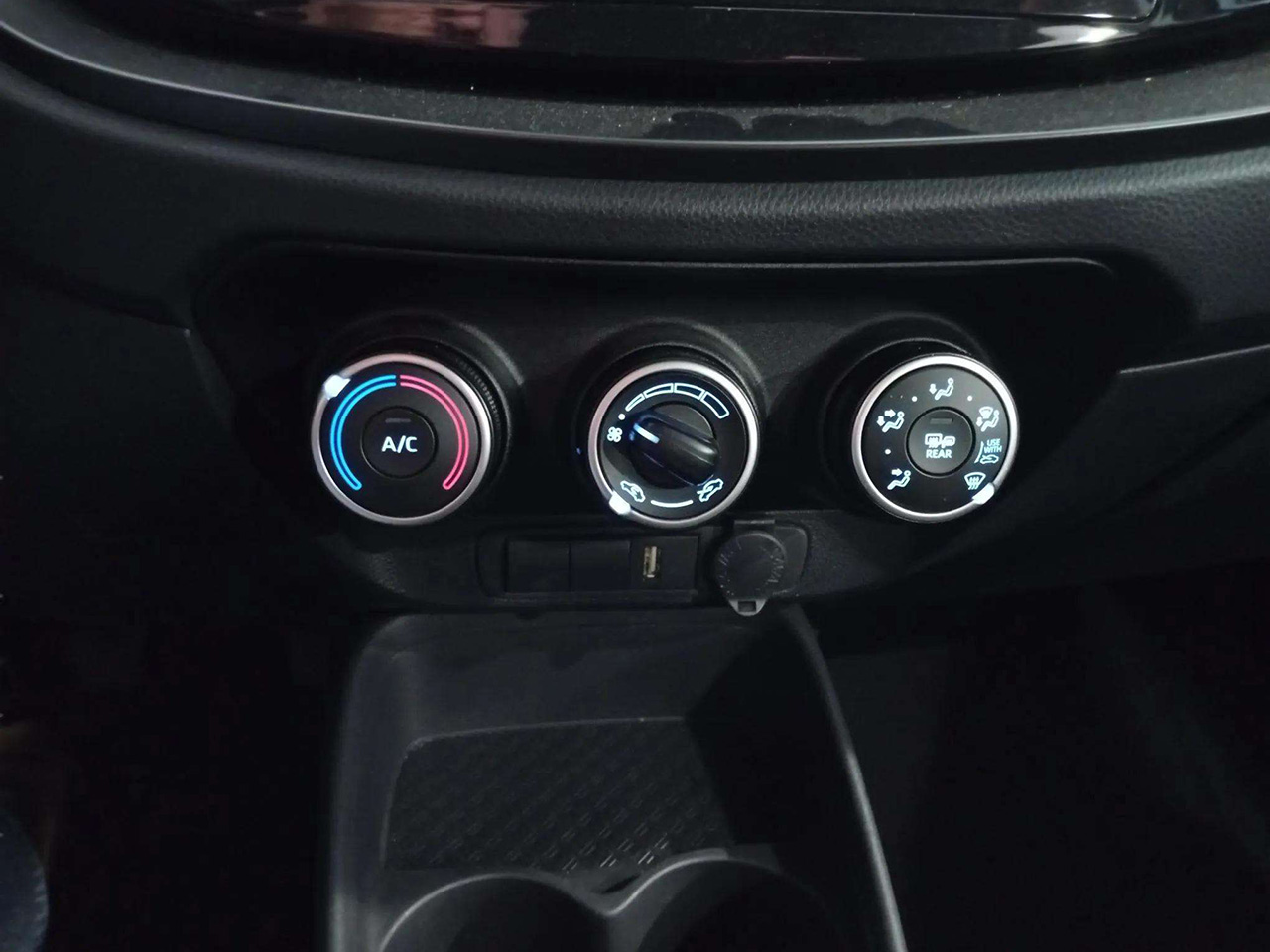 TOYOTA AYGO X Aygo X play 1.0G