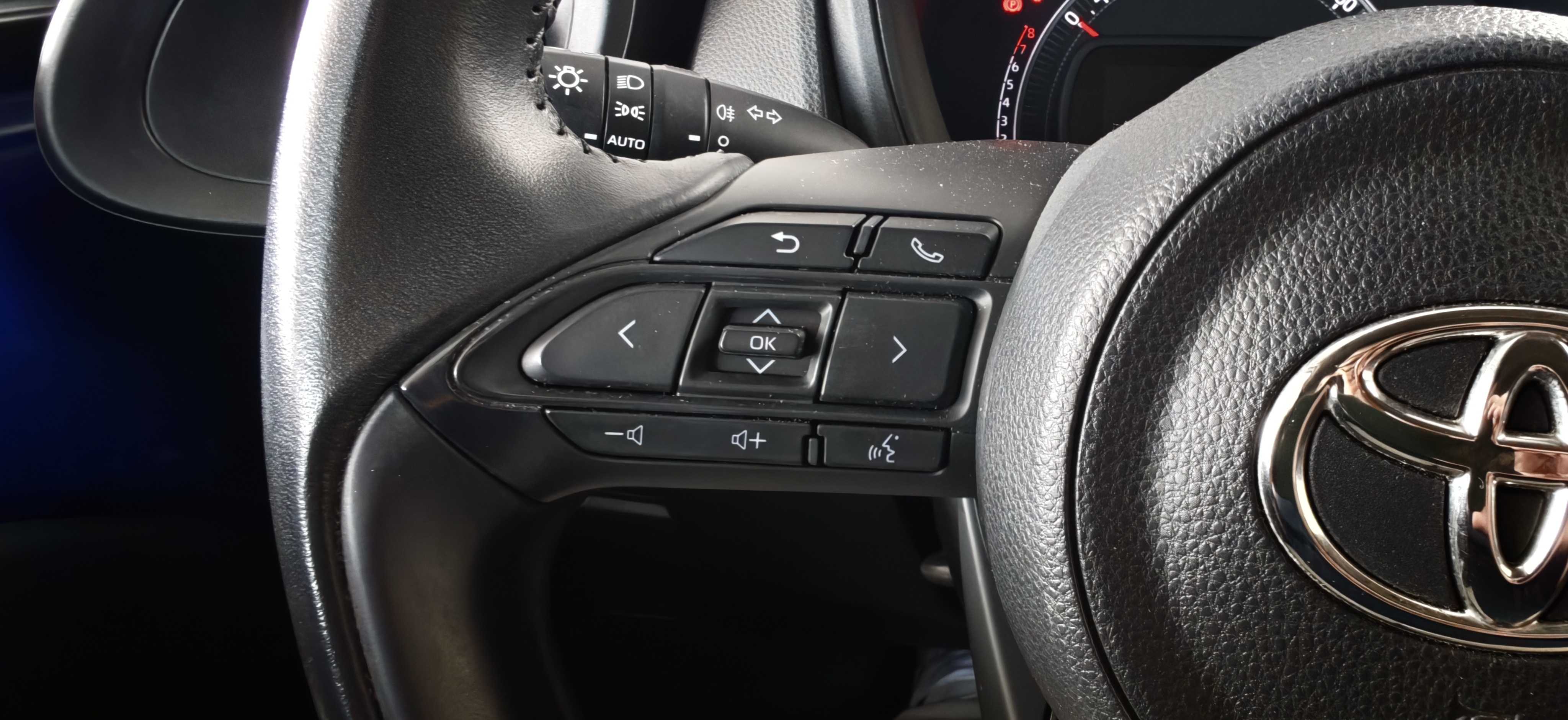 TOYOTA AYGO X Aygo X play 1.0G