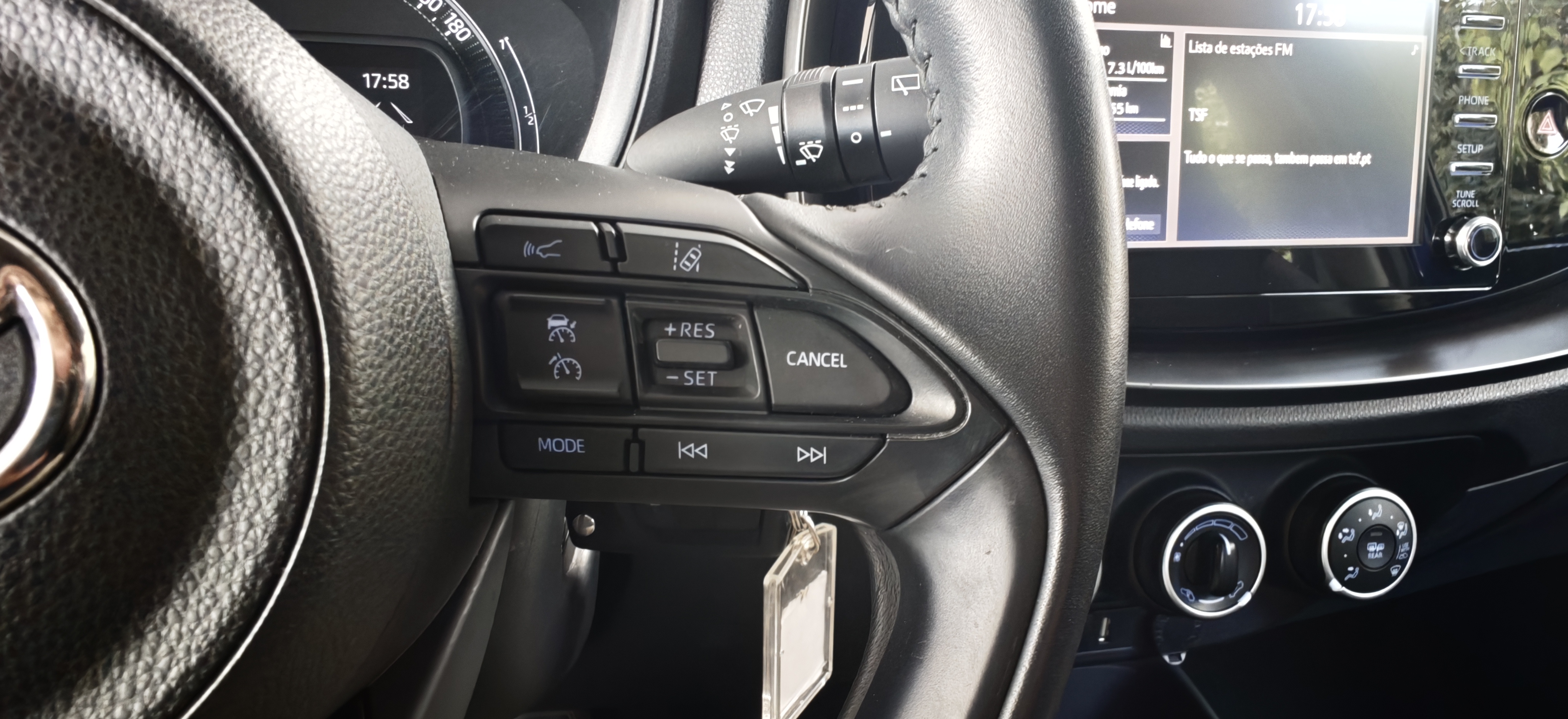 TOYOTA AYGO X Aygo X play 1.0G