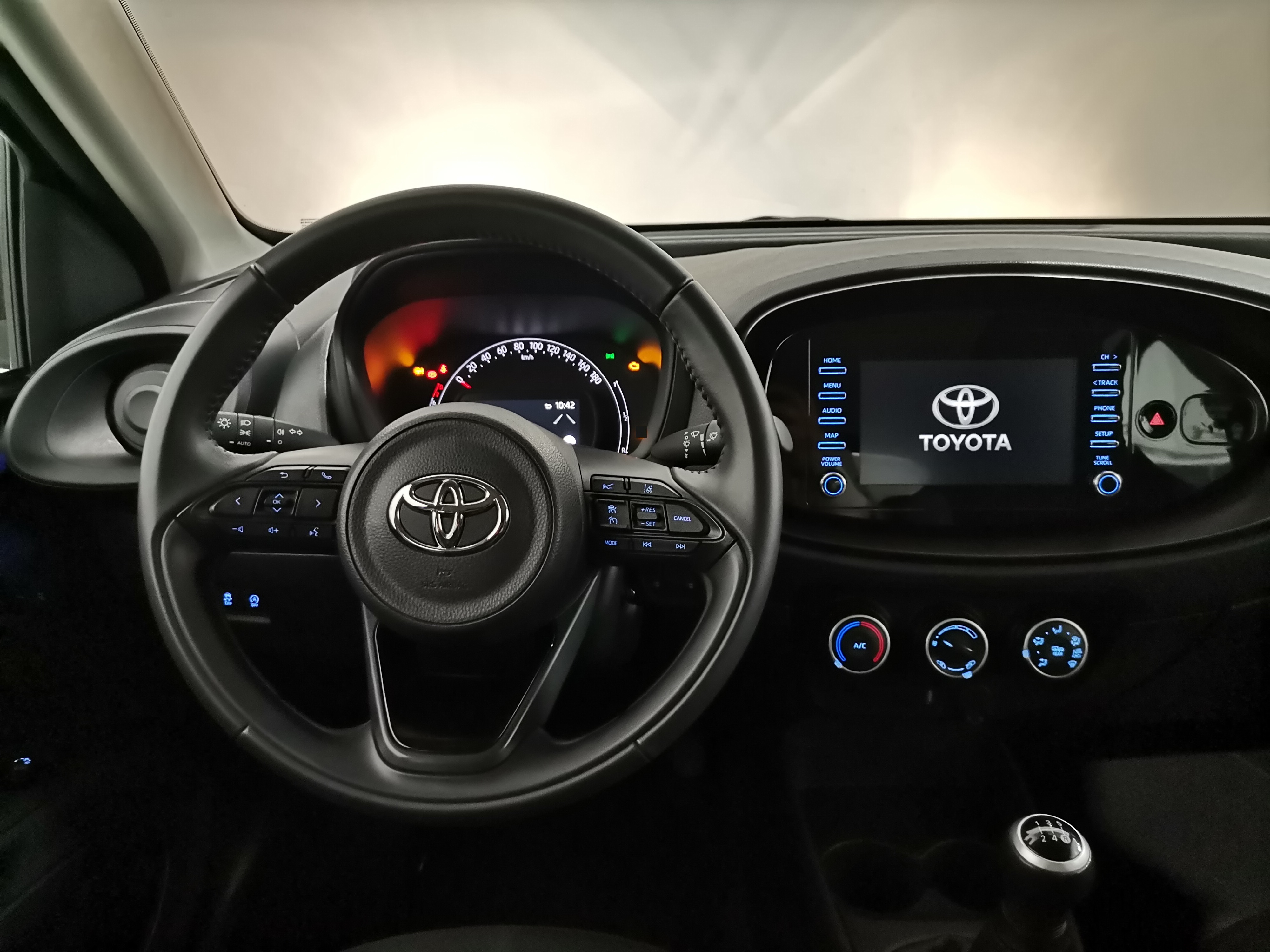 TOYOTA AYGO X Aygo X play 1.0G
