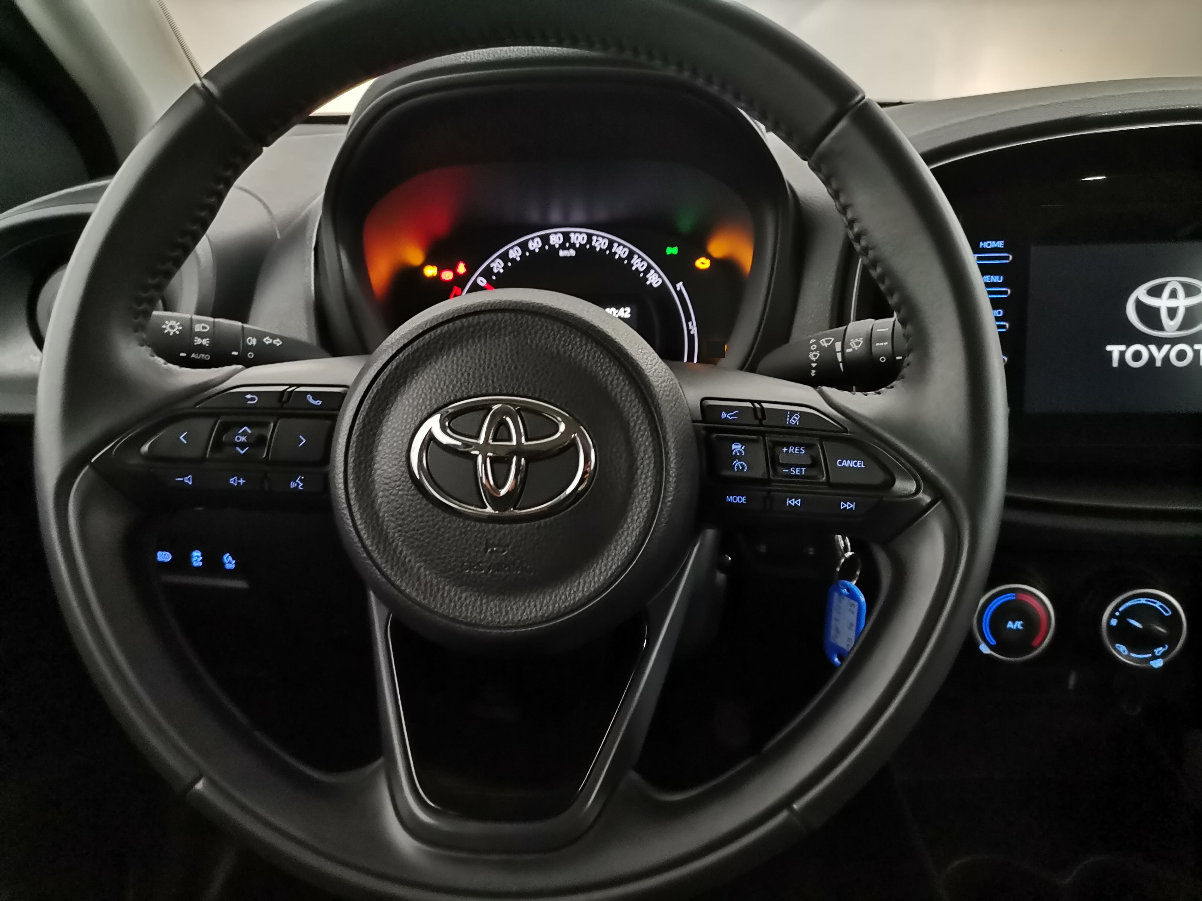 TOYOTA AYGO X Aygo X play 1.0G