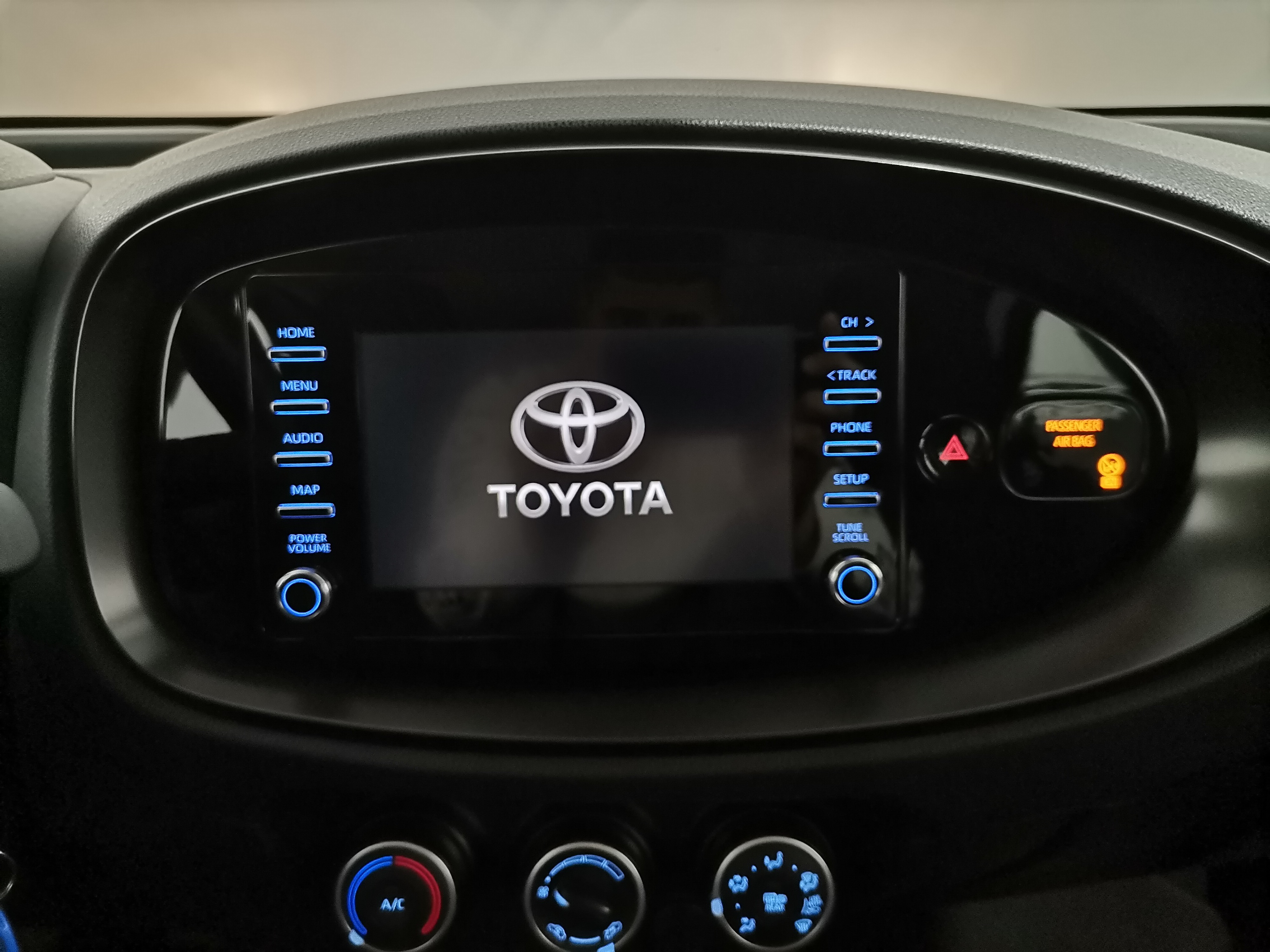 TOYOTA AYGO X Aygo X play 1.0G