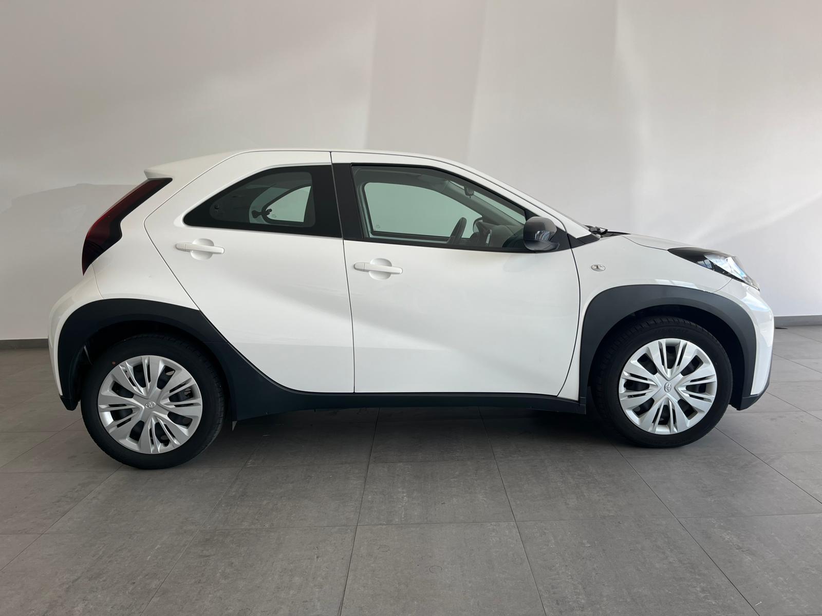 TOYOTA AYGO X Aygo X play 1.0G