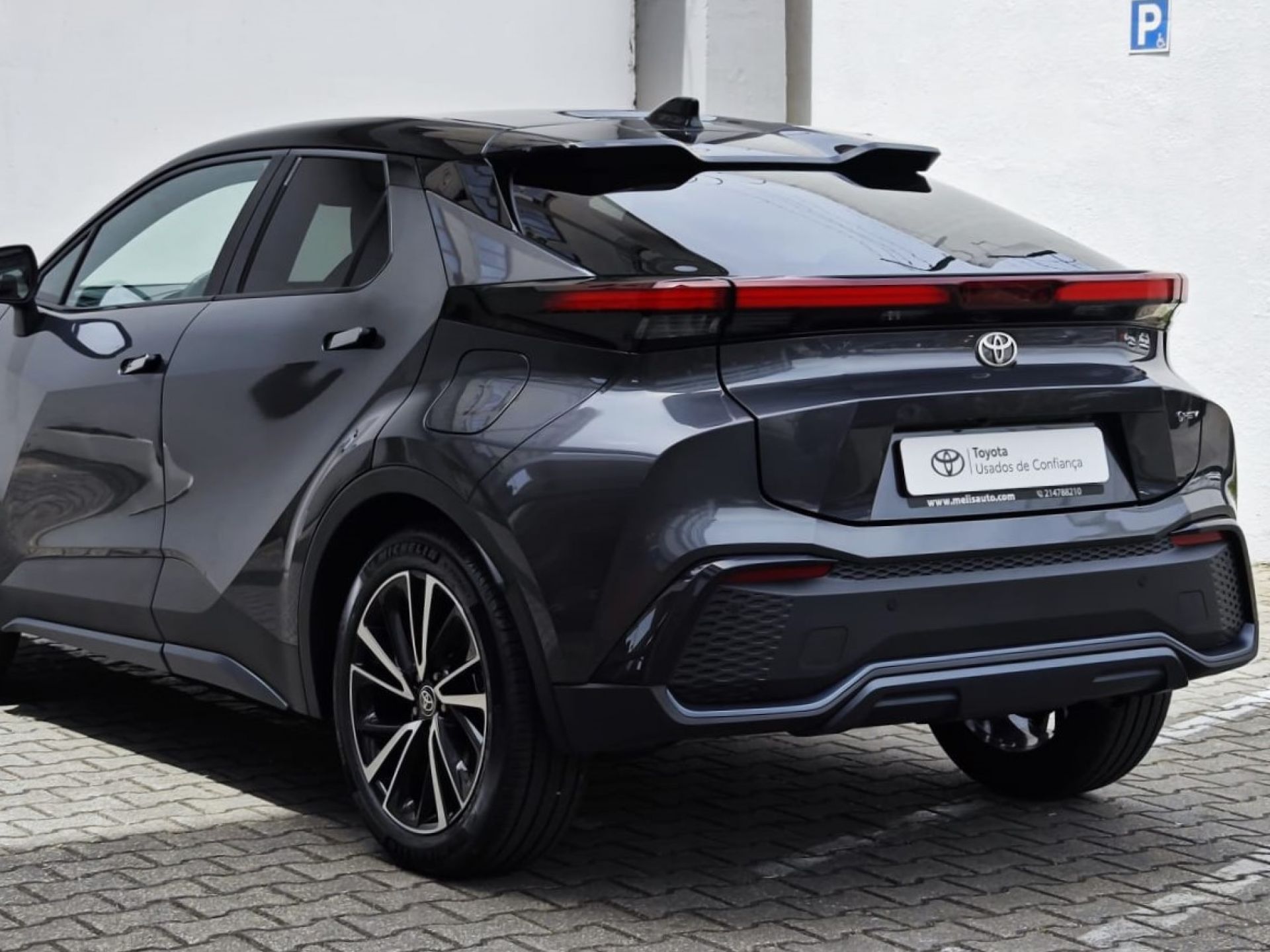 TOYOTA C-HR 23-24 C-HR 1.8 Hybrid Lounge