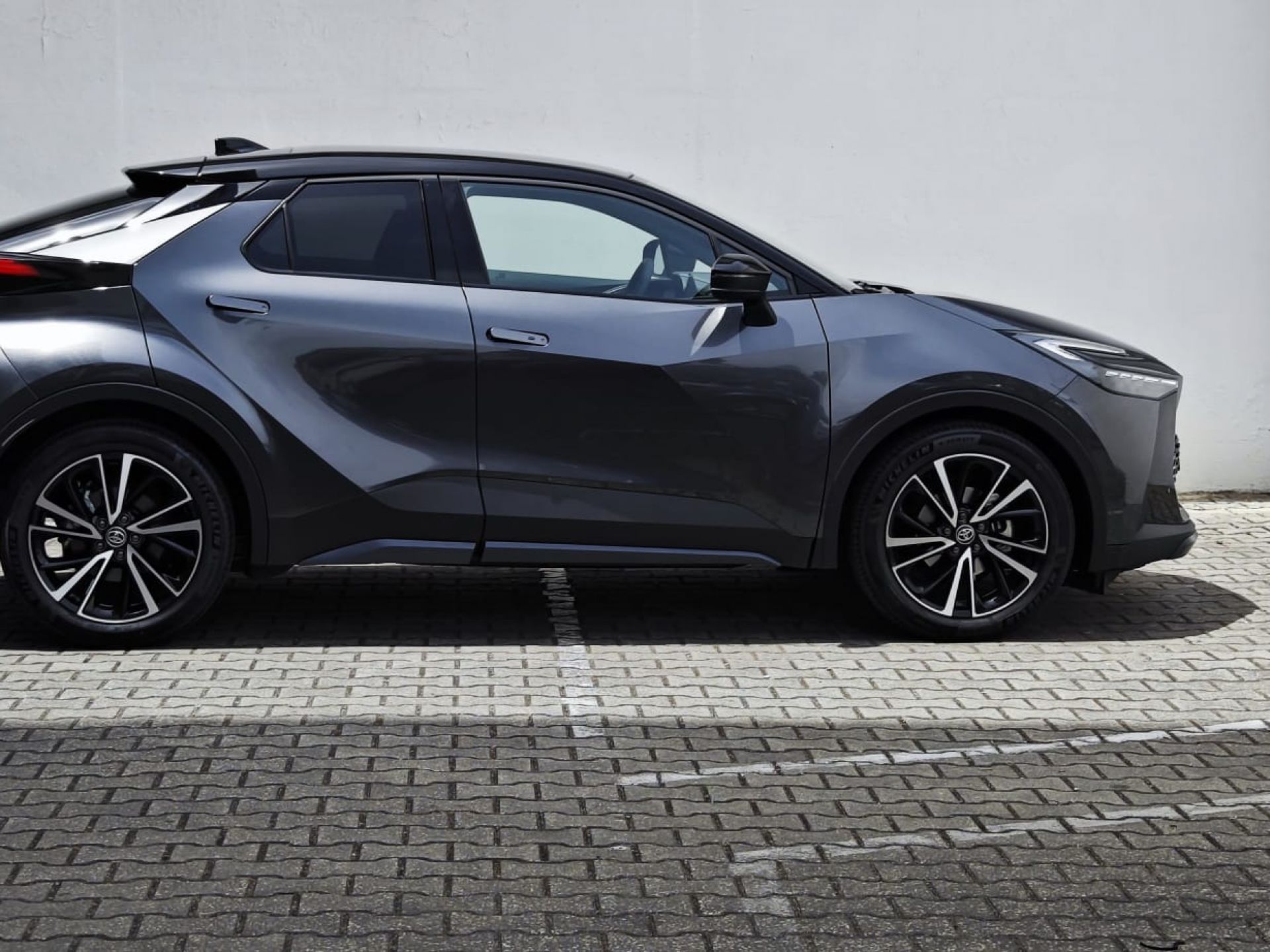 TOYOTA C-HR 23-24 C-HR 1.8 Hybrid Lounge