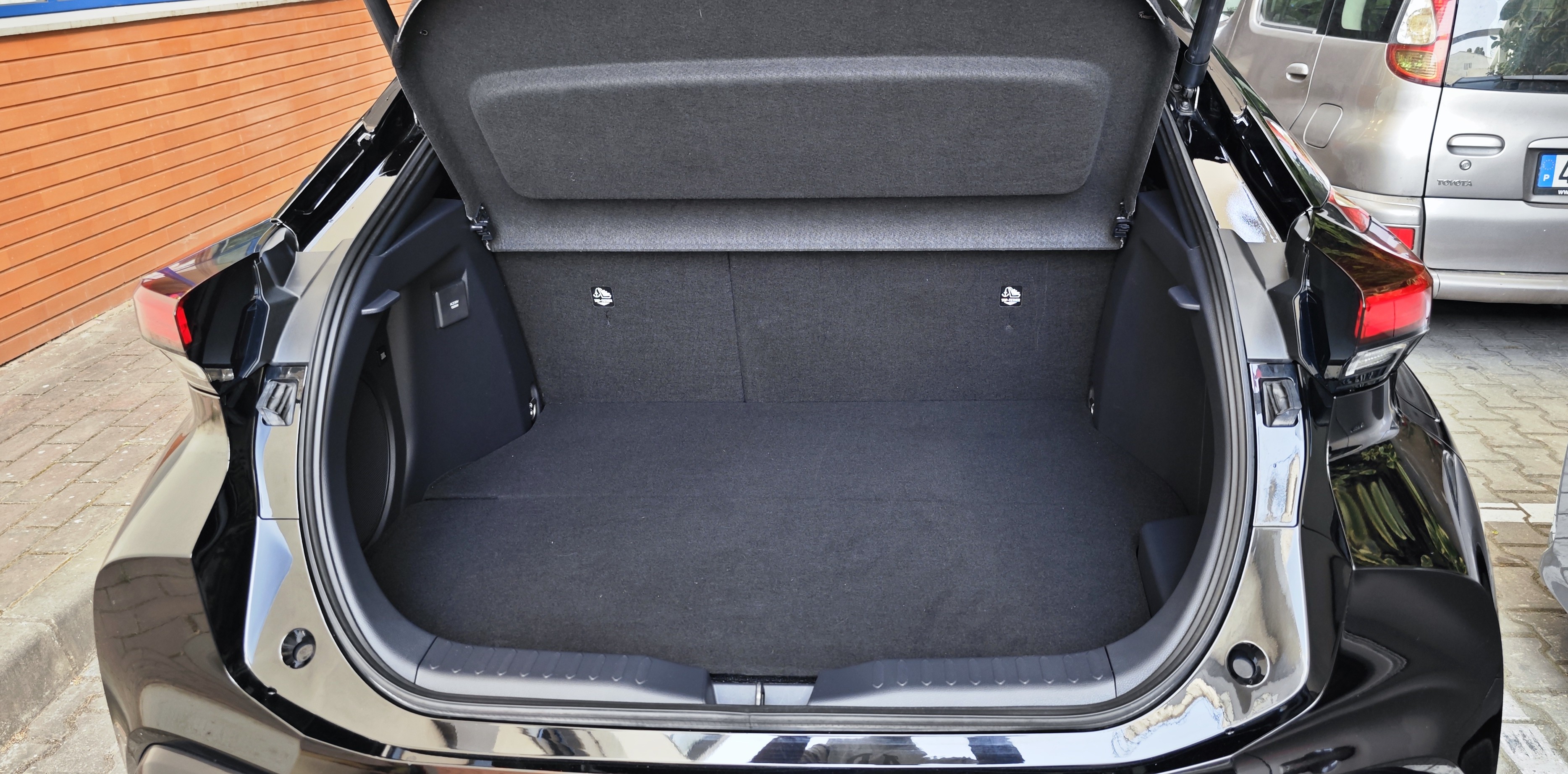 TOYOTA TOYOTA C-HR PLUG-IN Toyota C-HR Plug-in 2.0 Hybrid Dynamic Force GR Sport Premiere Edition