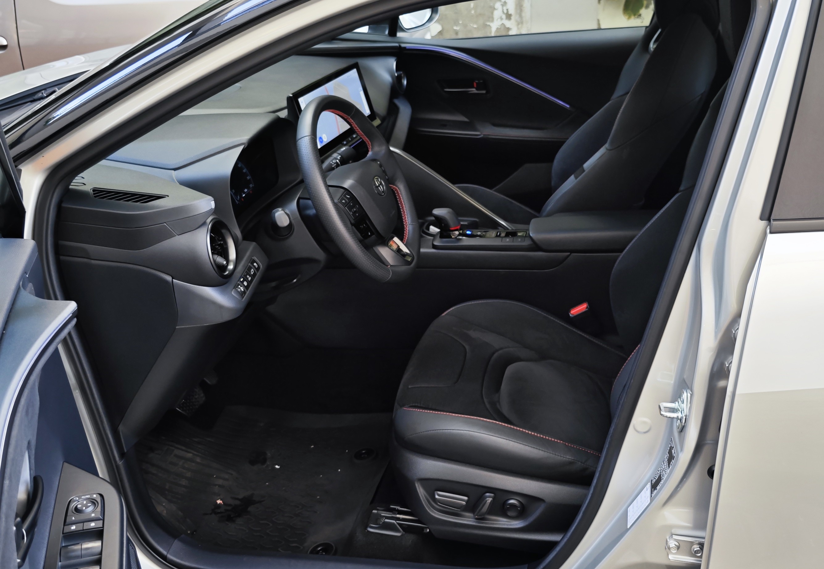 TOYOTA TOYOTA C-HR PLUG-IN Toyota C-HR Plug-in 2.0 Hybrid Dynamic Force GR Sport Premiere Edition